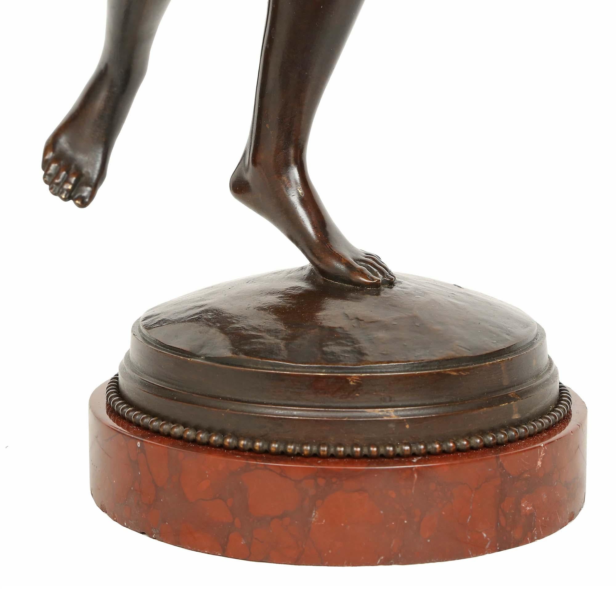 Statue française du 19ème siècle en bronze patiné représentant Diane la chasseresse en vente 3