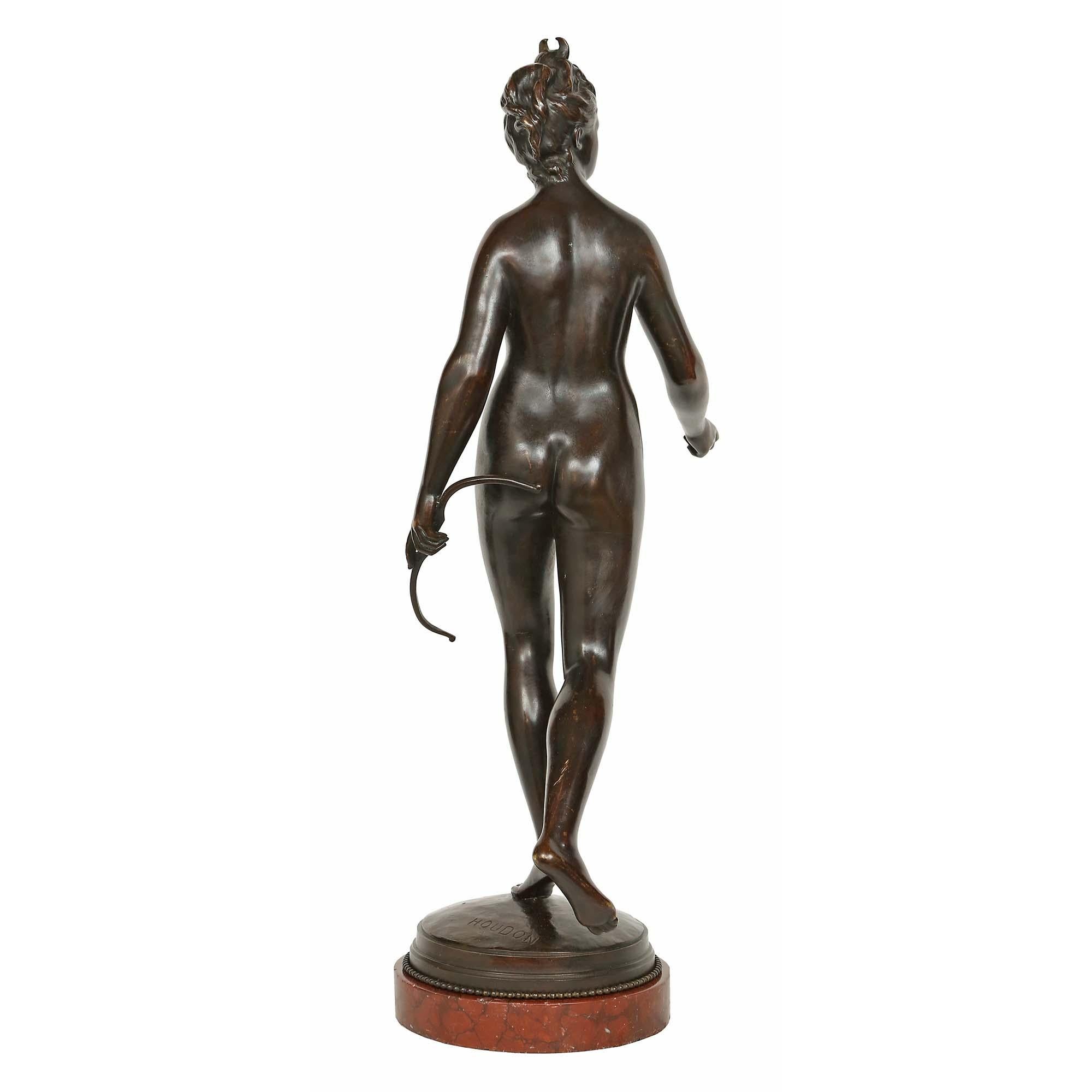 Patiné Statue française du 19ème siècle en bronze patiné représentant Diane la chasseresse en vente