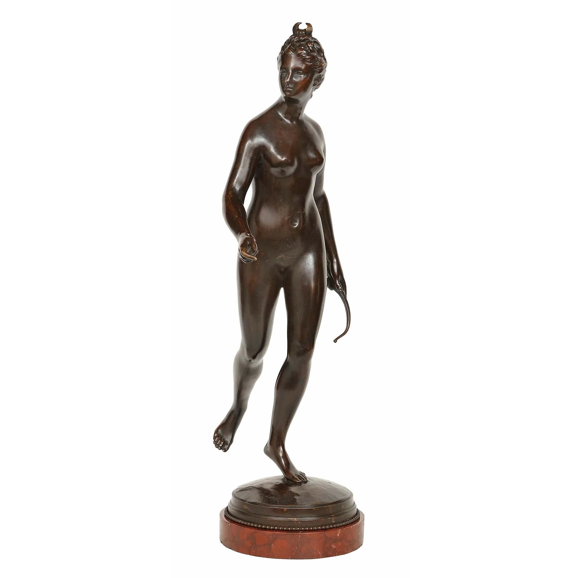 Bronze Statue française du 19ème siècle en bronze patiné représentant Diane la chasseresse en vente