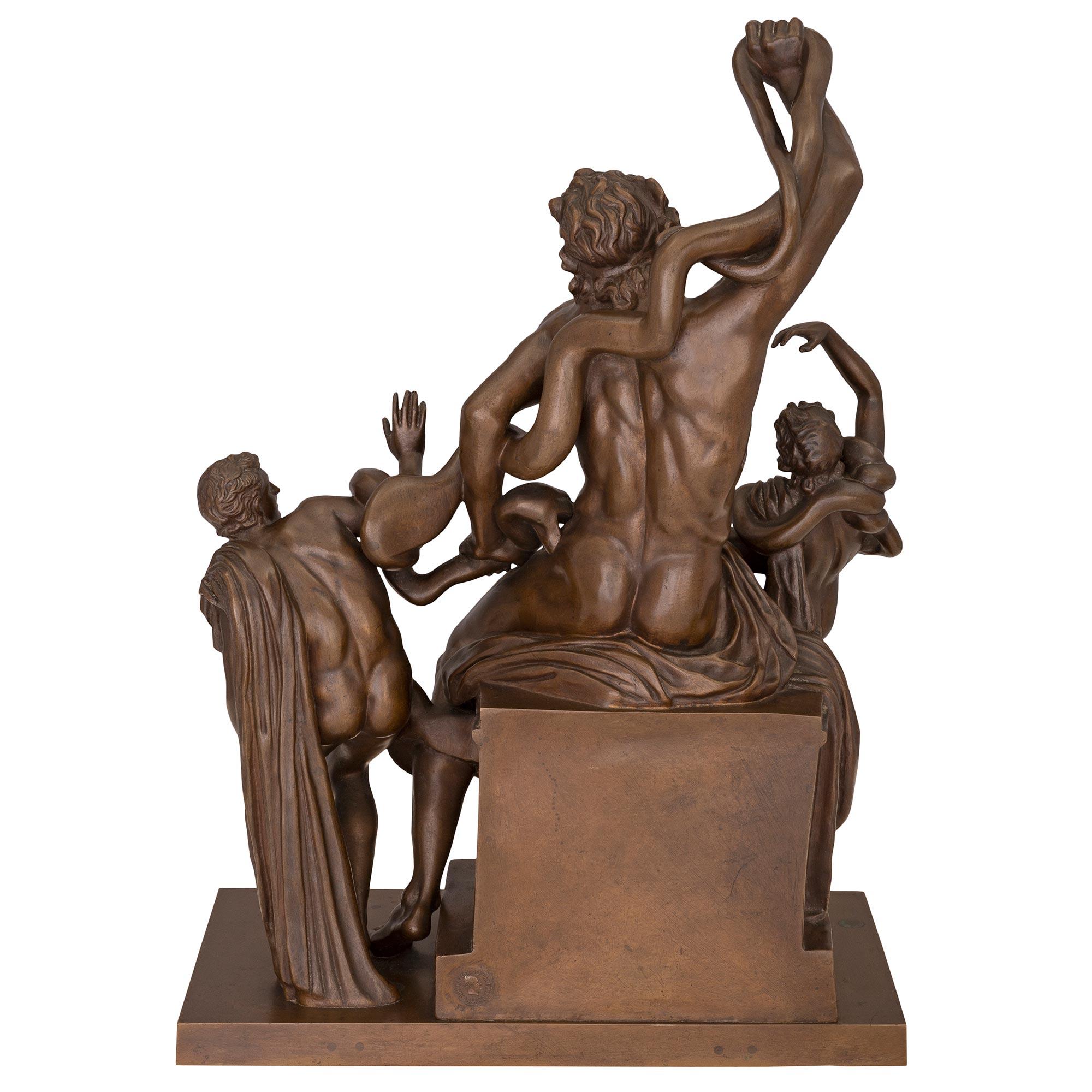 Français Statue française du 19ème siècle en bronze patiné représentant Laocoön et ses fils en vente