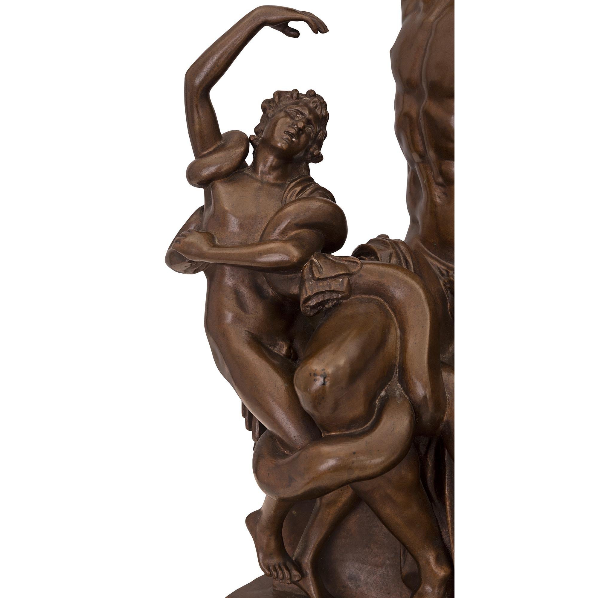 Patiné Statue française du 19ème siècle en bronze patiné représentant Laocoön et ses fils en vente