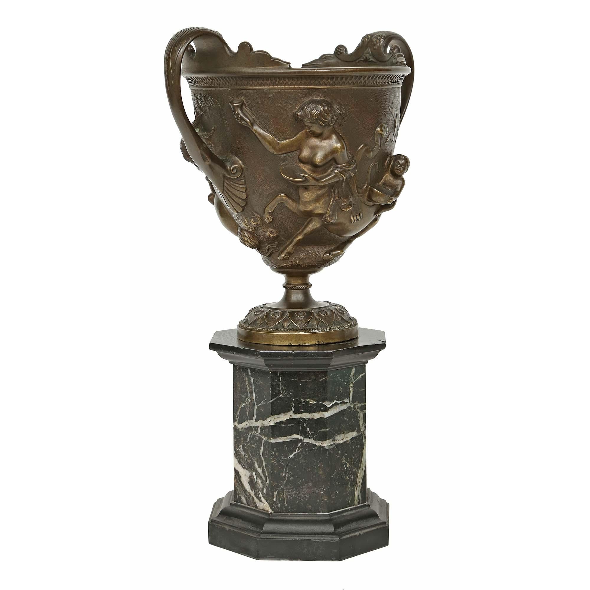 French 19th Century Patinated Bronze Tazza on a Black Belgium Marble Base In Good Condition For Sale In West Palm Beach, FL