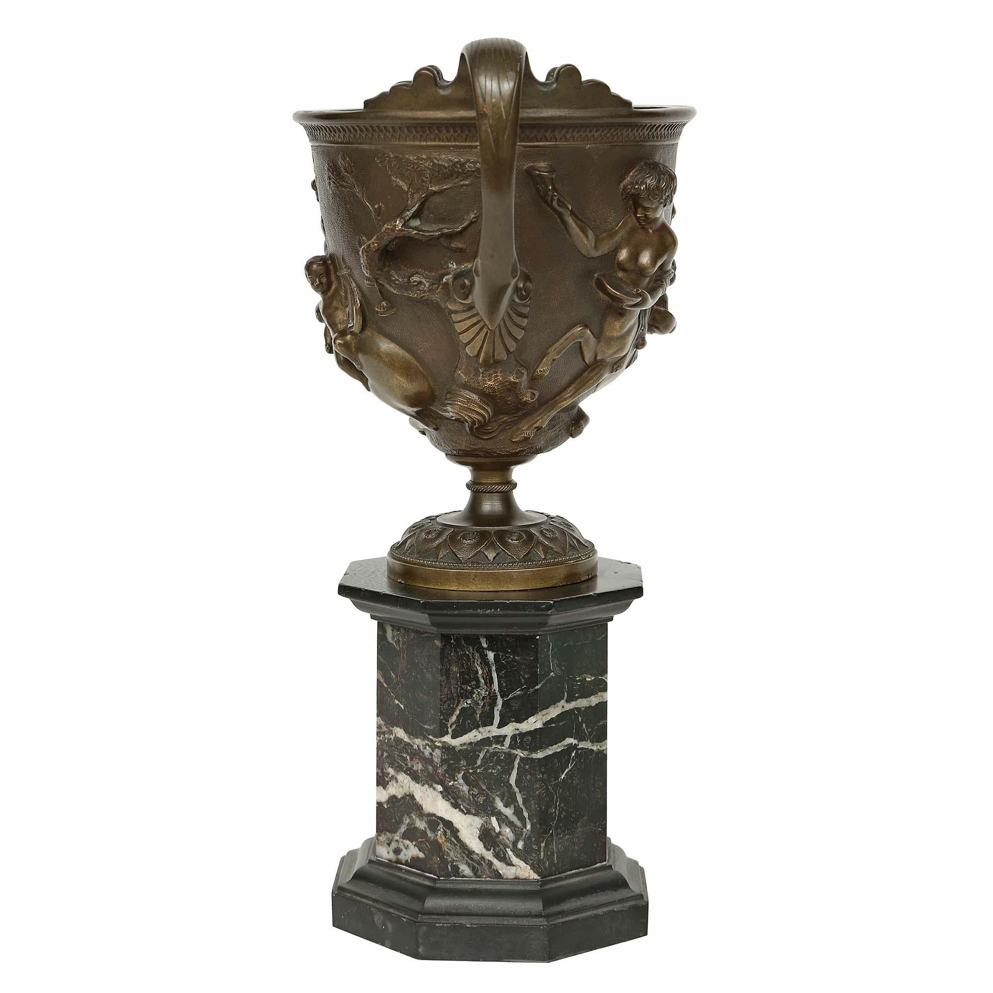 French 19th Century Patinated Bronze Tazza on a Black Belgium Marble Base For Sale 1