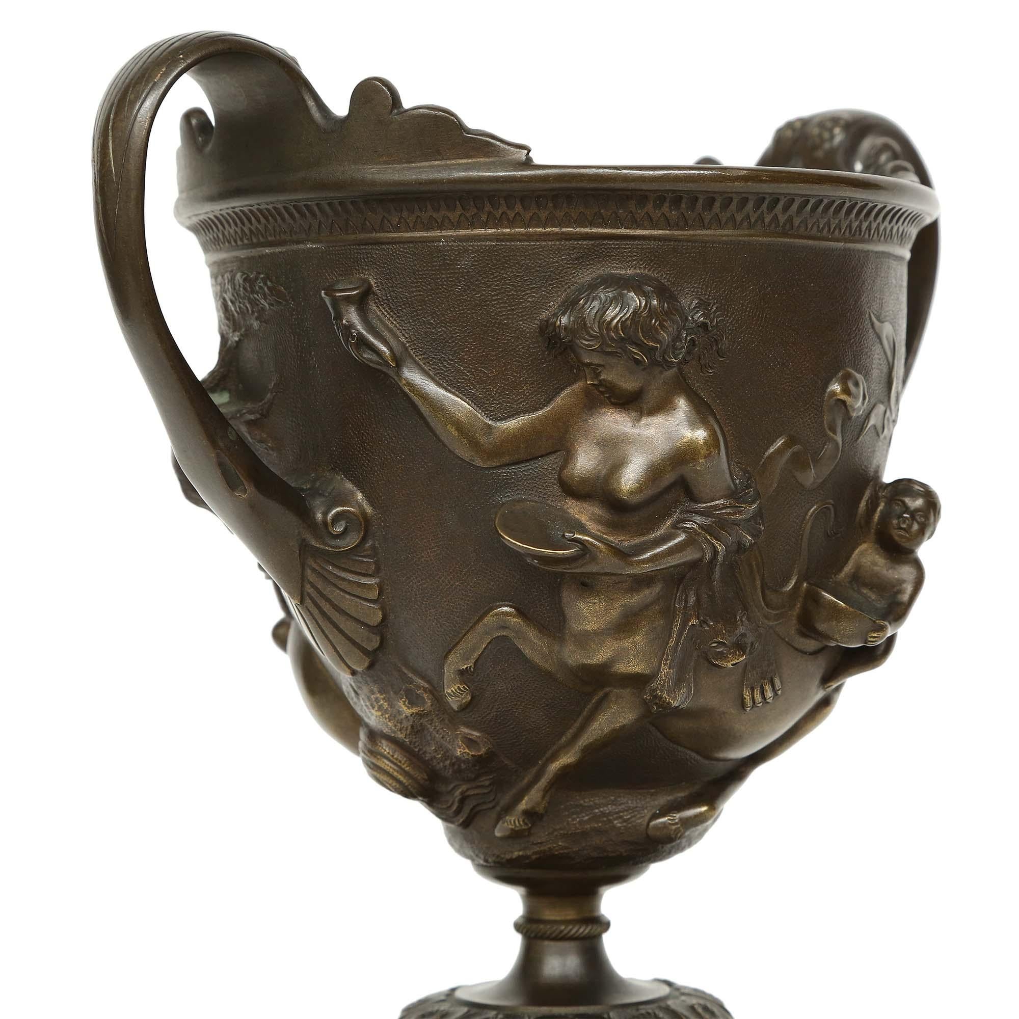 French 19th Century Patinated Bronze Tazza on a Black Belgium Marble Base For Sale 4