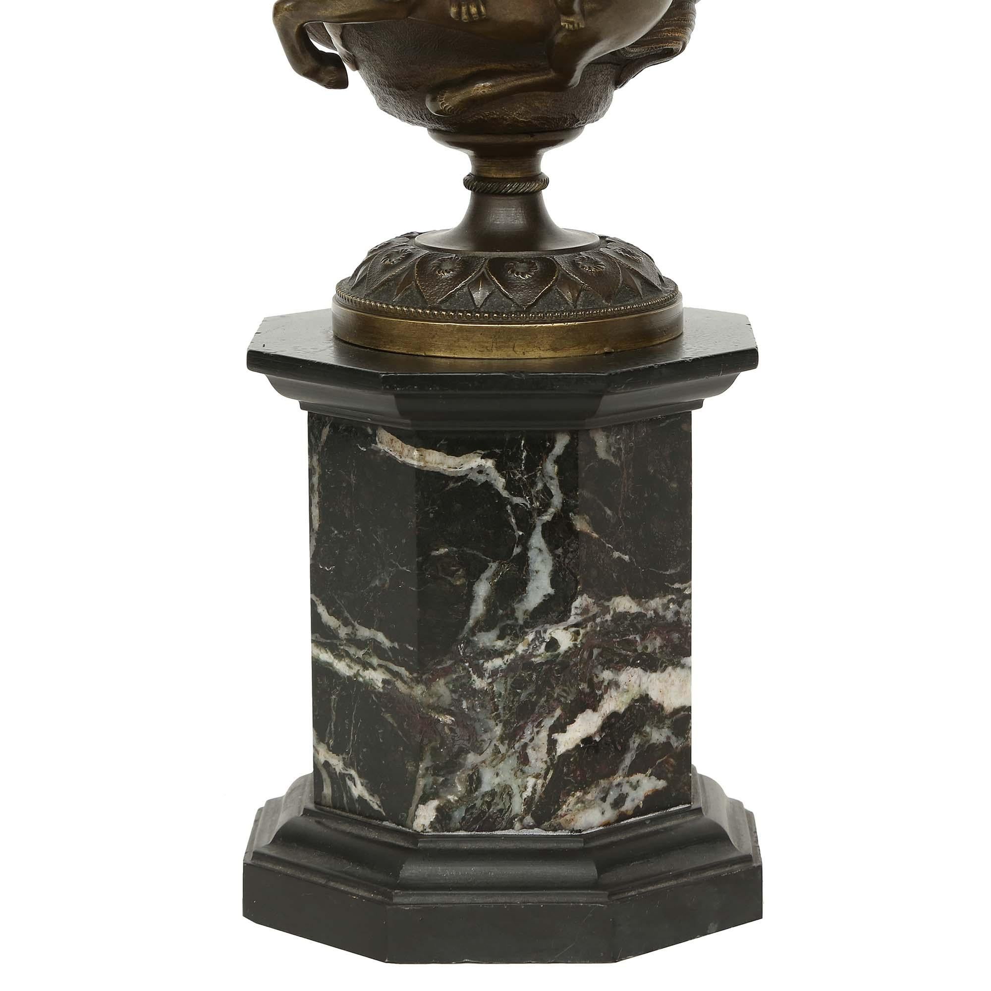 French 19th Century Patinated Bronze Tazza on a Black Belgium Marble Base For Sale 5