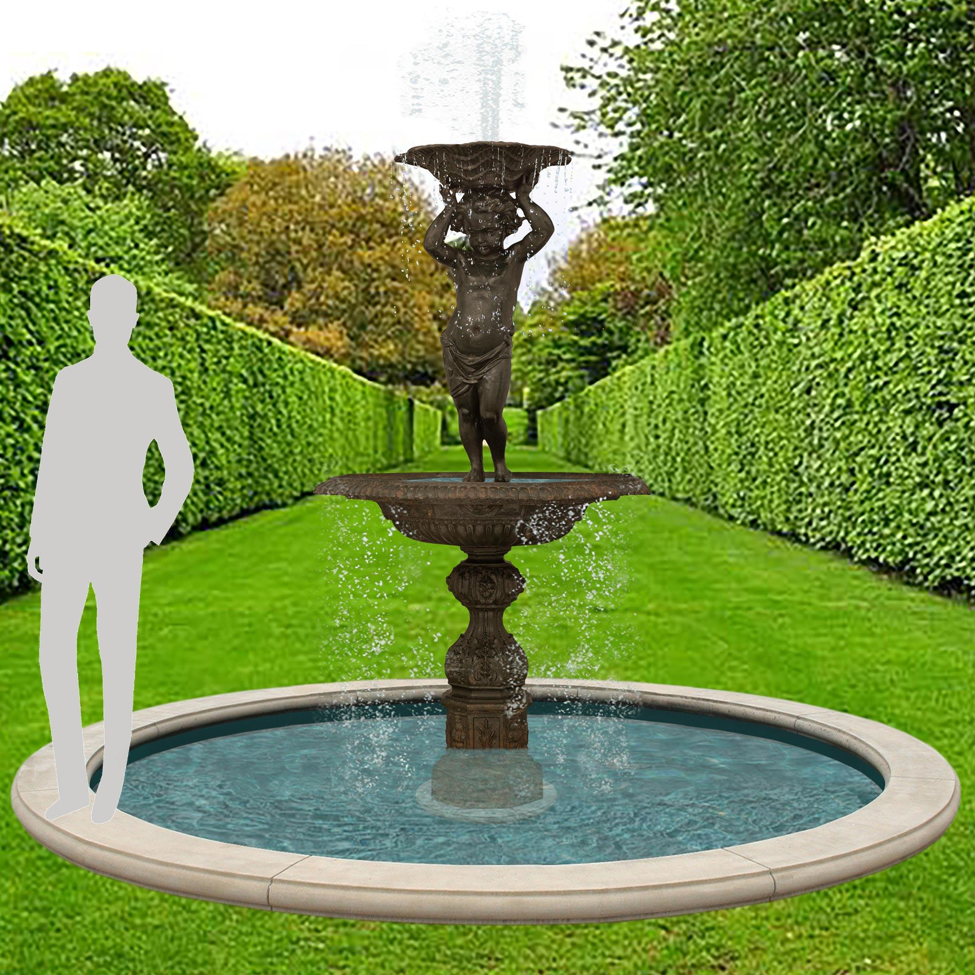 Una meravigliosa e decoratissima fontana francese in ghisa patinata del XIX secolo, firmata Salins Fondeur. La fontana a due livelli è sollevata su una base esagonale con disegni Coeur de Rai al di sotto di pannelli con rosette e code di gatto.