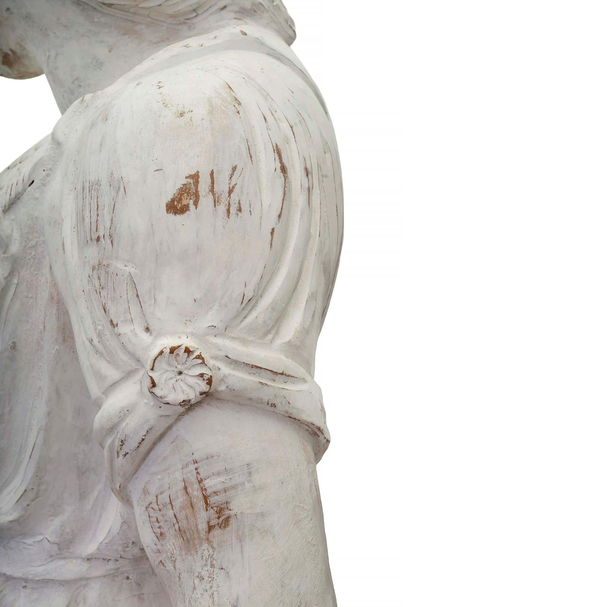 Patinierte Terrakotta-Statue einer Jungfrau aus dem 19. Jahrhundert im Angebot 1