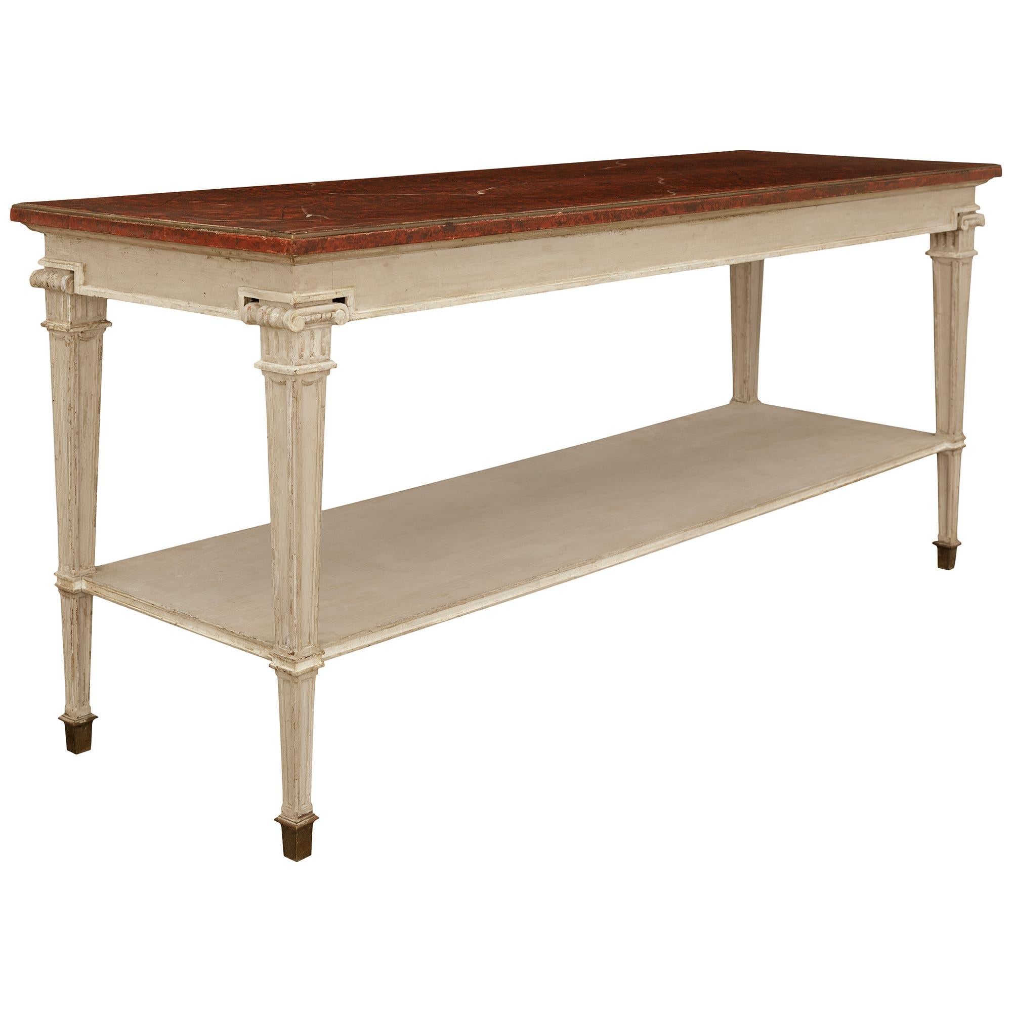Mesa de centro/servicio francesa del siglo XIX de madera patinada y mármol de imitación Luis XV en venta
