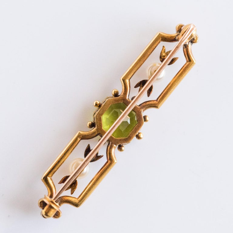 French 19th Century Peridot Natural Pearl 18 Karat Yellow Gold Brooch For Sale 8