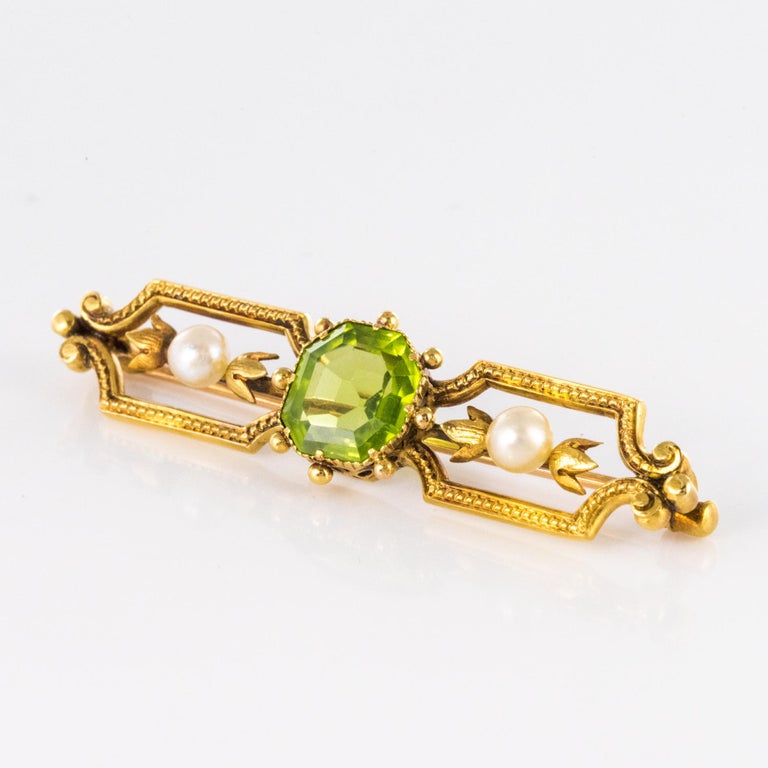 Napoleon III French 19th Century Peridot Natural Pearl 18 Karat Yellow Gold Brooch For Sale