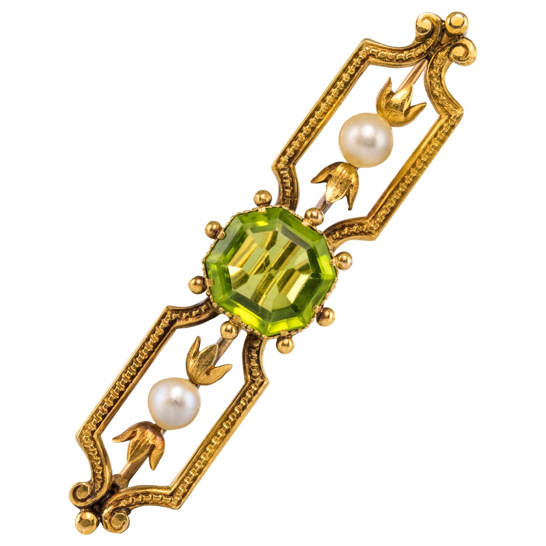 French 19th Century Peridot Natural Pearl 18 Karat Yellow Gold Brooch For Sale