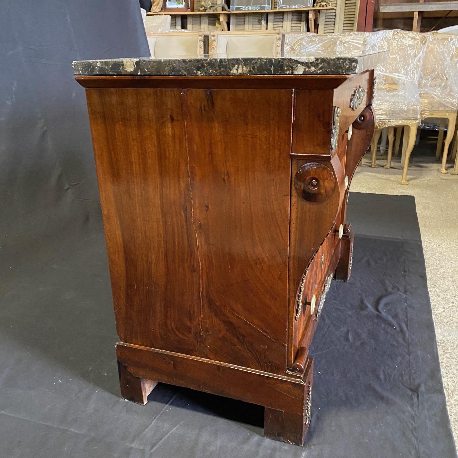 French 19th Century Petite Empire Neoclassical Mahogany Commode with Marble Top In Good Condition For Sale In Hopewell, NJ