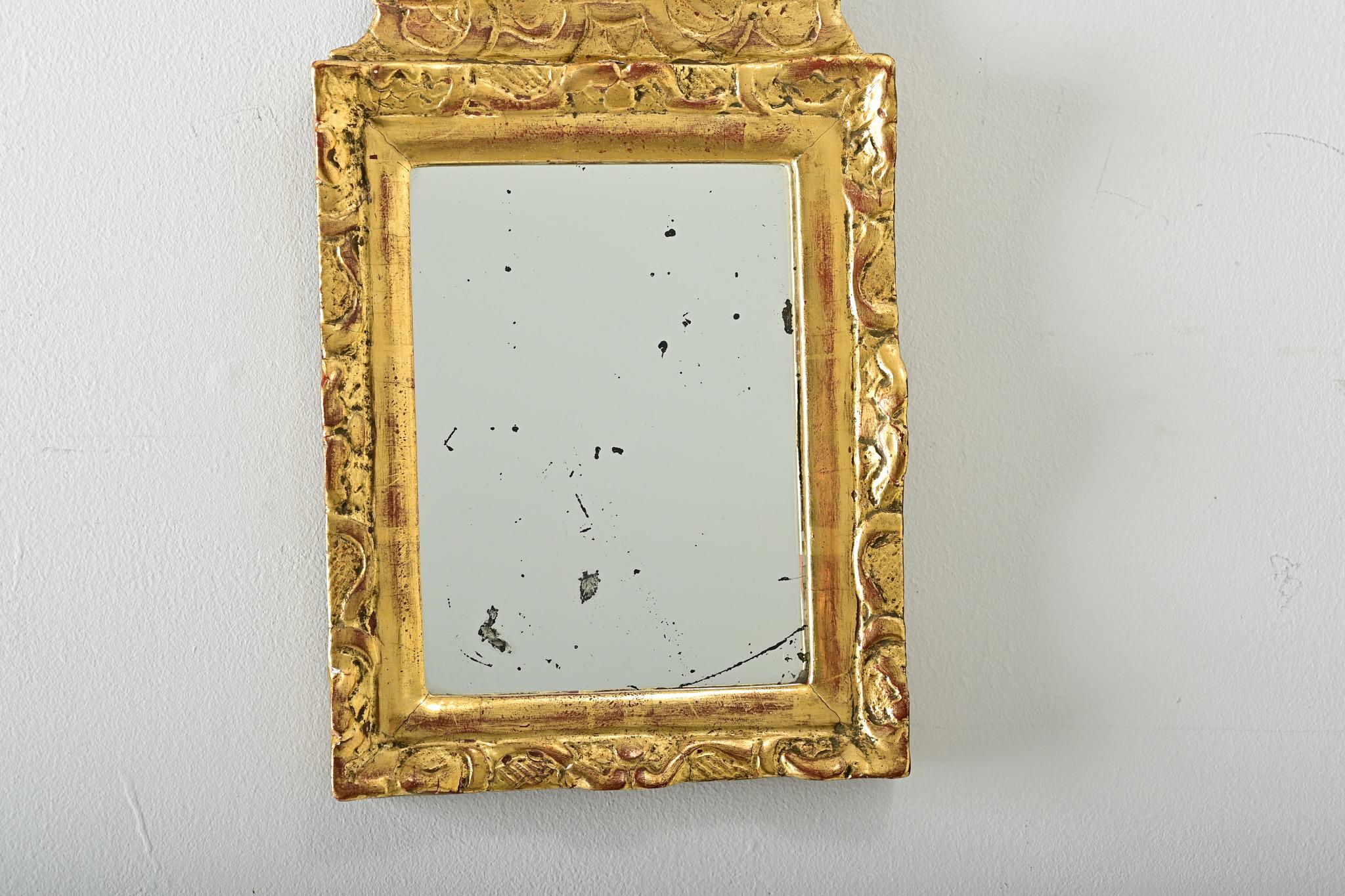 Pequeño espejo dorado francés del siglo XIX Francés en venta