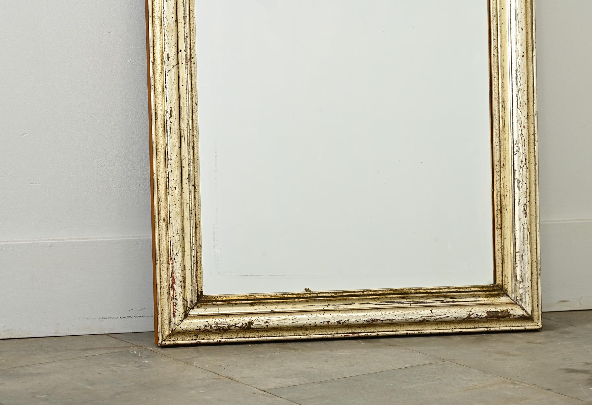 Sculpté Petite Miroir Louis Philippe doré du 19ème siècle en vente