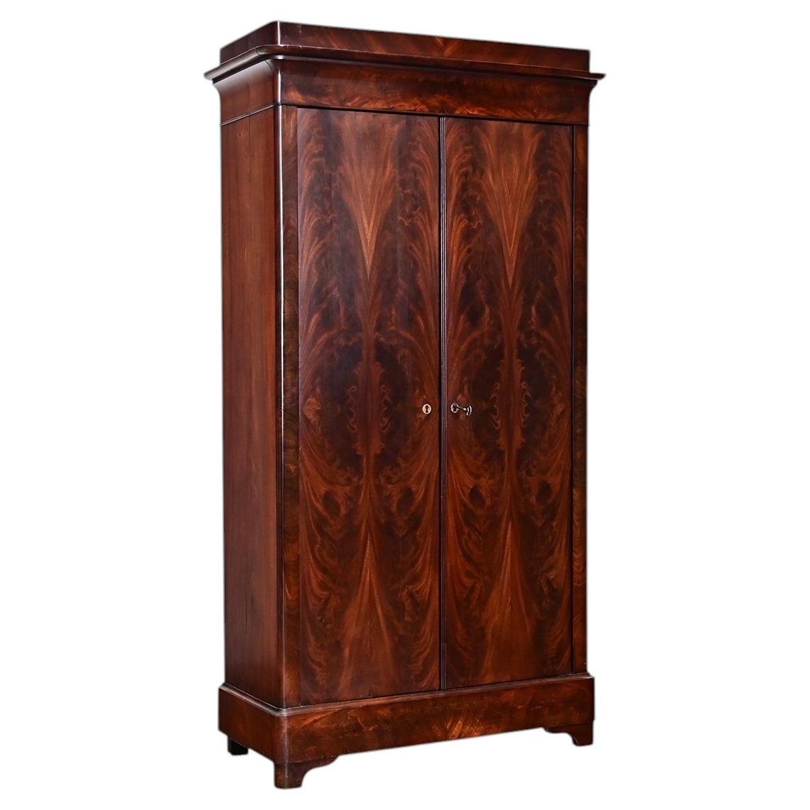 What is a mirror and cupboard called?