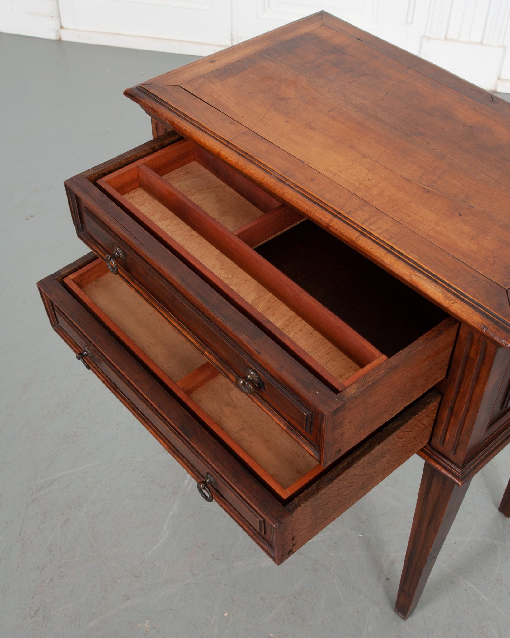 French 19th Century Petite Walnut Table In Good Condition In Baton Rouge, LA