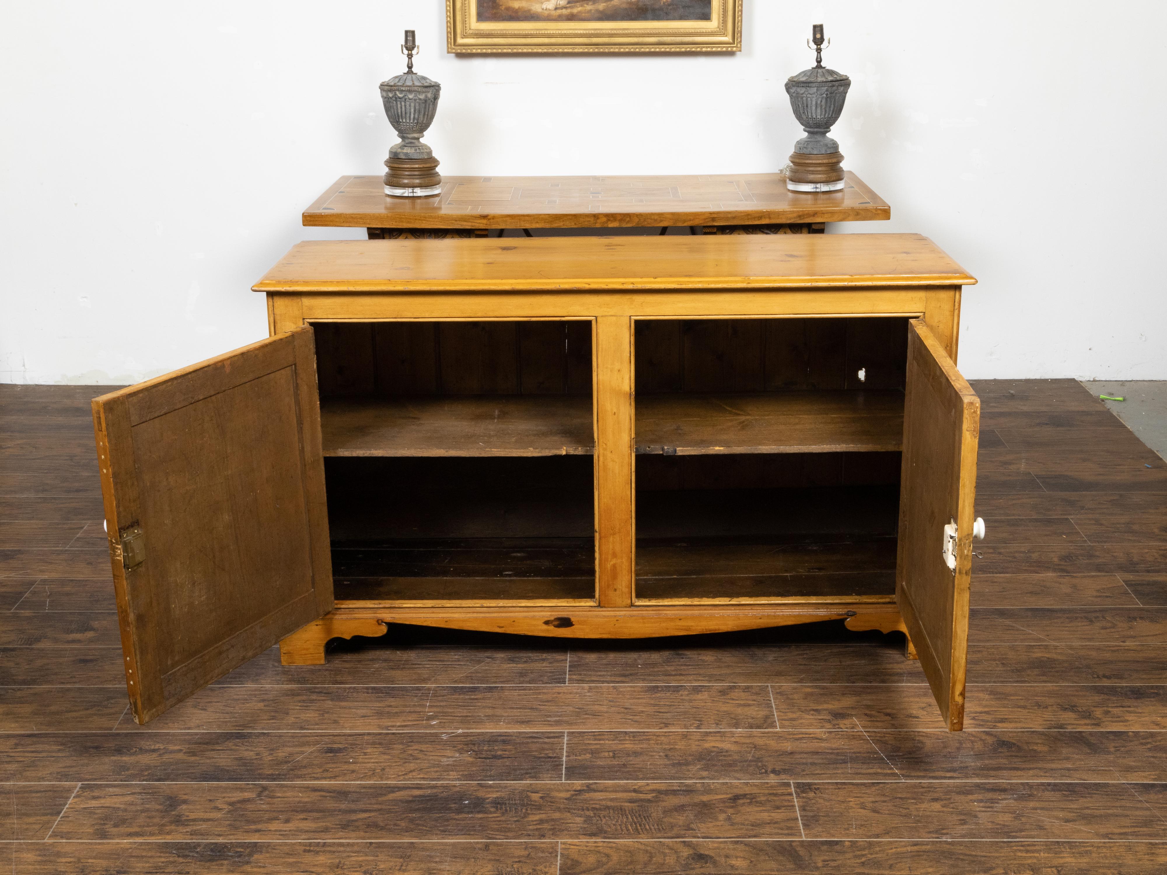 French 19th Century Pine Buffet with Two Doors and Carved Ogee Bracket Feet For Sale 1