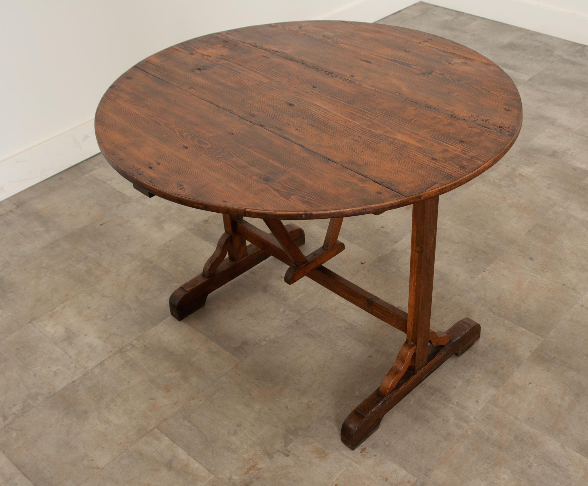 French 19th Century Pine Vendange Table For Sale 1