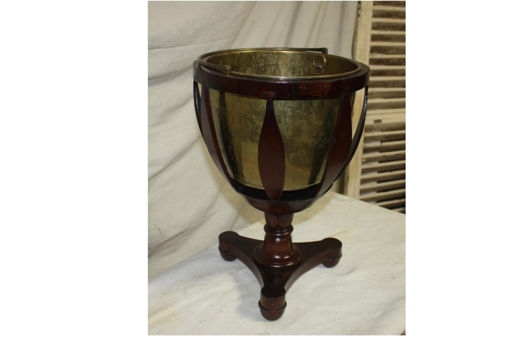 French 19th Century Planter In Excellent Condition For Sale In Stockbridge, GA