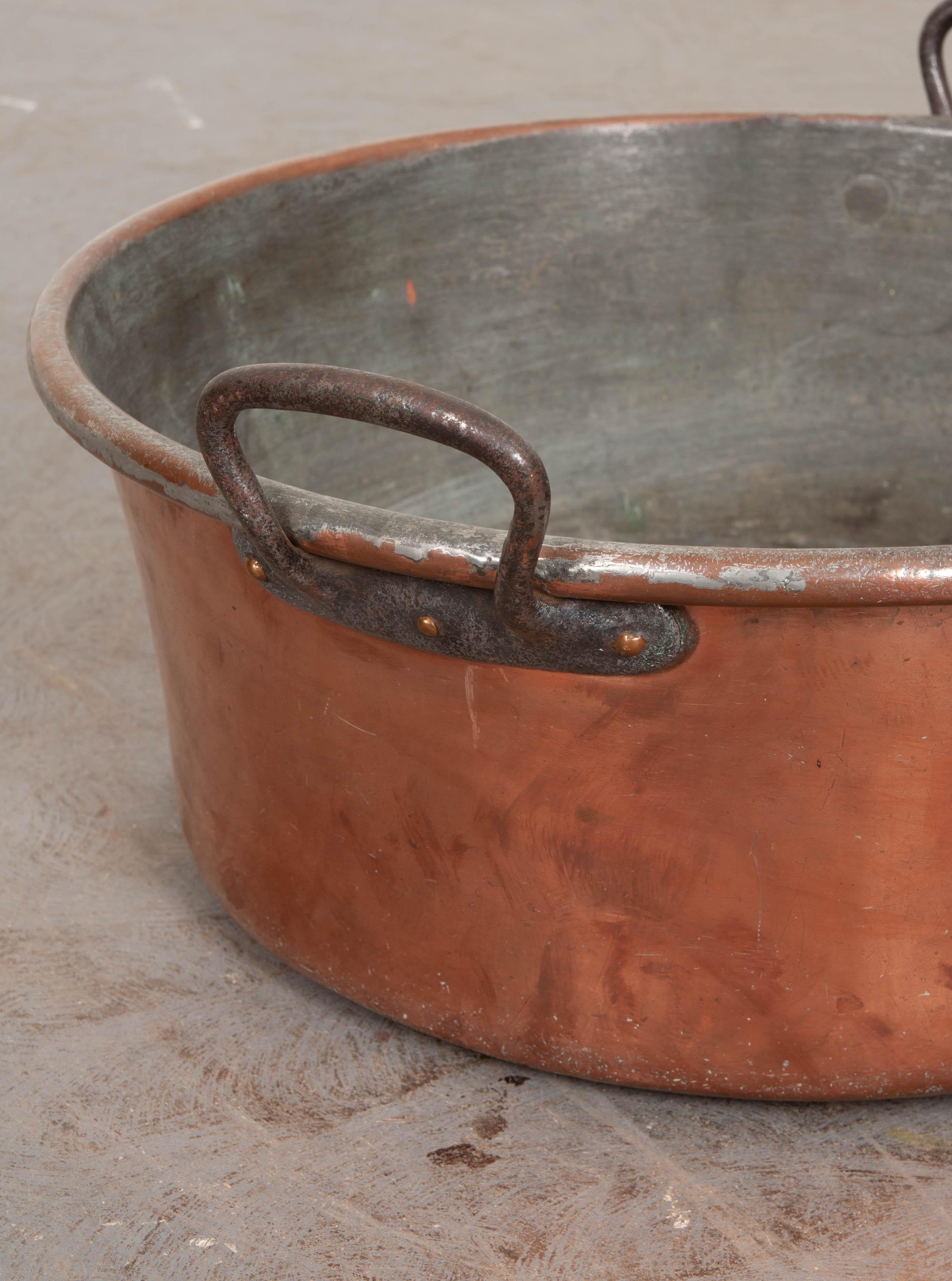 French 19th Century Polished Copper Pot In Good Condition In Baton Rouge, LA