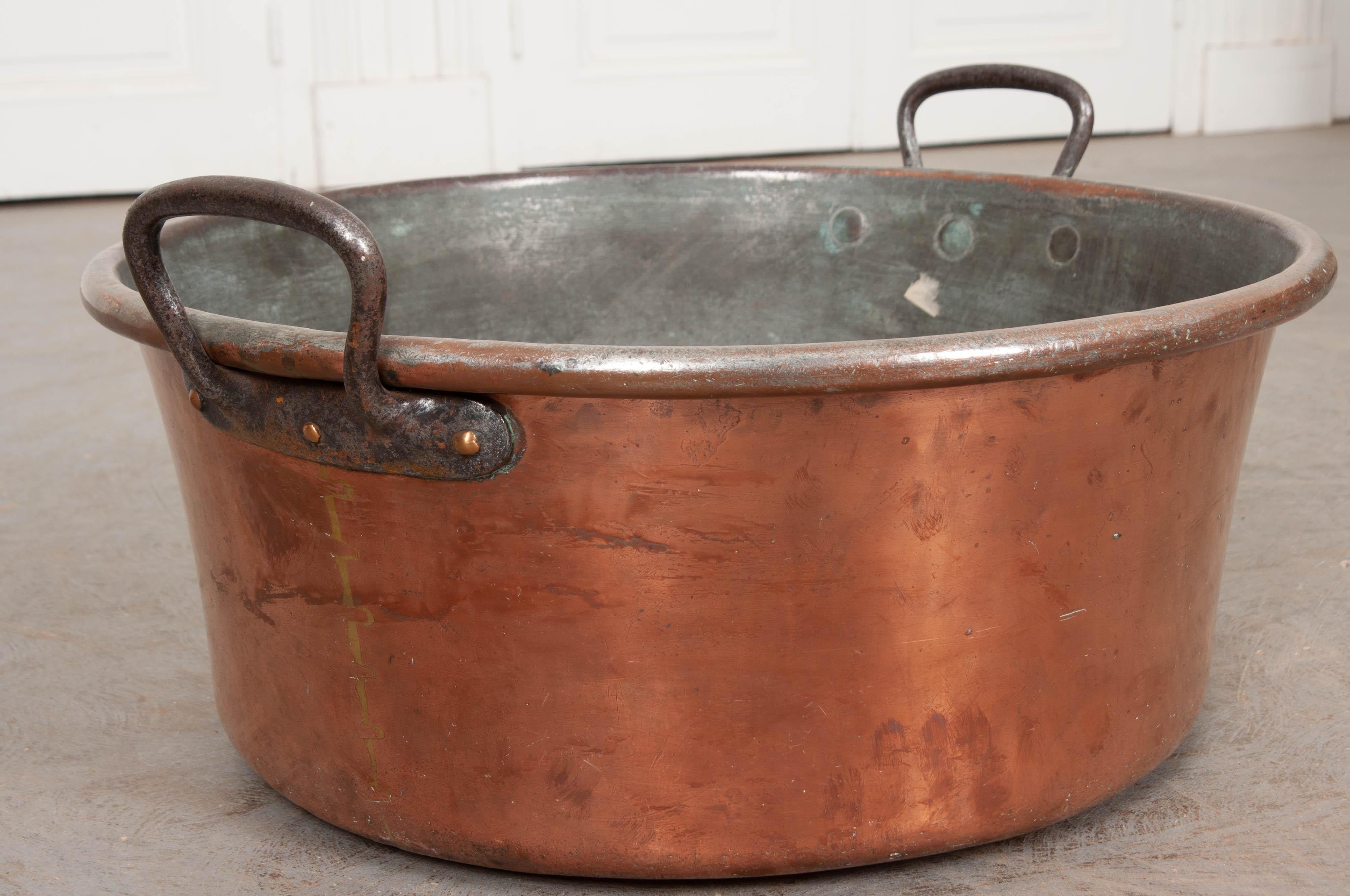 French 19th Century Polished Copper Pot 1