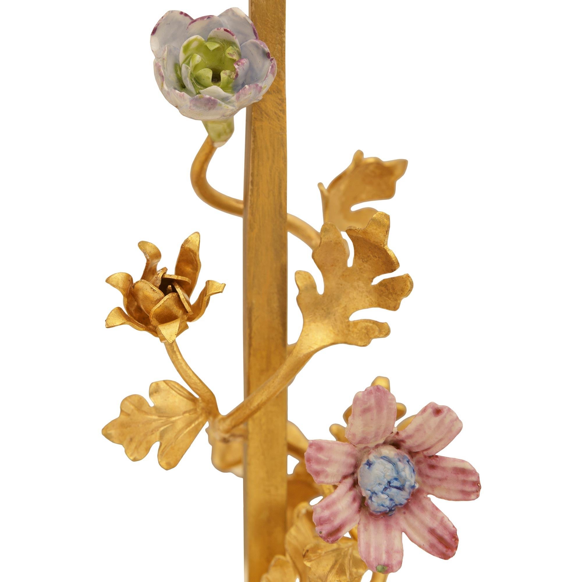 Lámpara Bouillotte francesa del siglo XIX de porcelana, metal dorado y ormolu en Bueno estado para la venta en West Palm Beach, FL