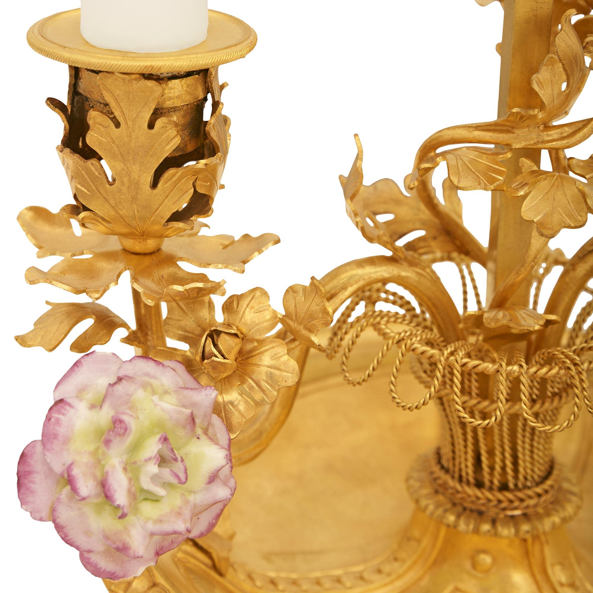 Lámpara Bouillotte francesa del siglo XIX de porcelana, metal dorado y ormolu Porcelana en venta