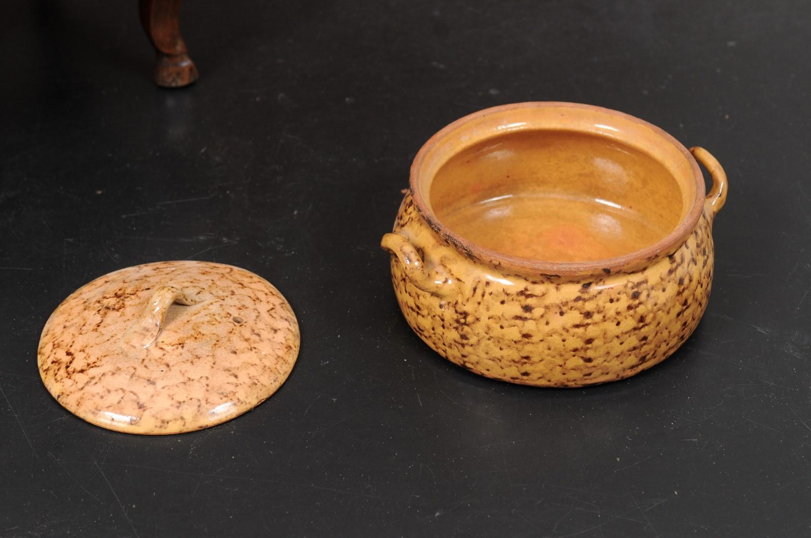 Vernissé Plat à cuisson couvert de poterie française du 19ème siècle avec glaçure brun soufflée en vente