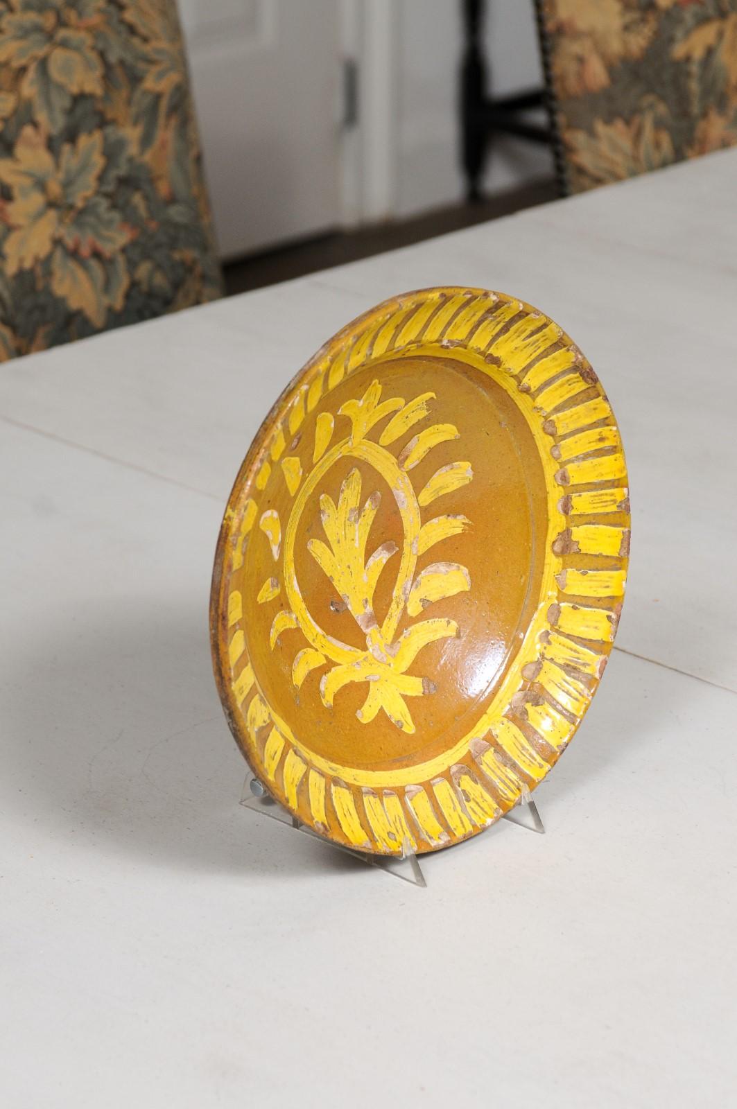 French 19th Century Pottery Soup Plate with Yellow Starburst Pattern and Foliage In Good Condition In Atlanta, GA