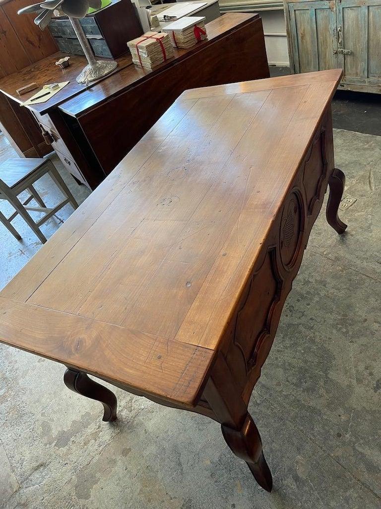 French 19th Century Provençal Hand-Carved Walnut Knee Hole Desk with 5 Drawers For Sale 12