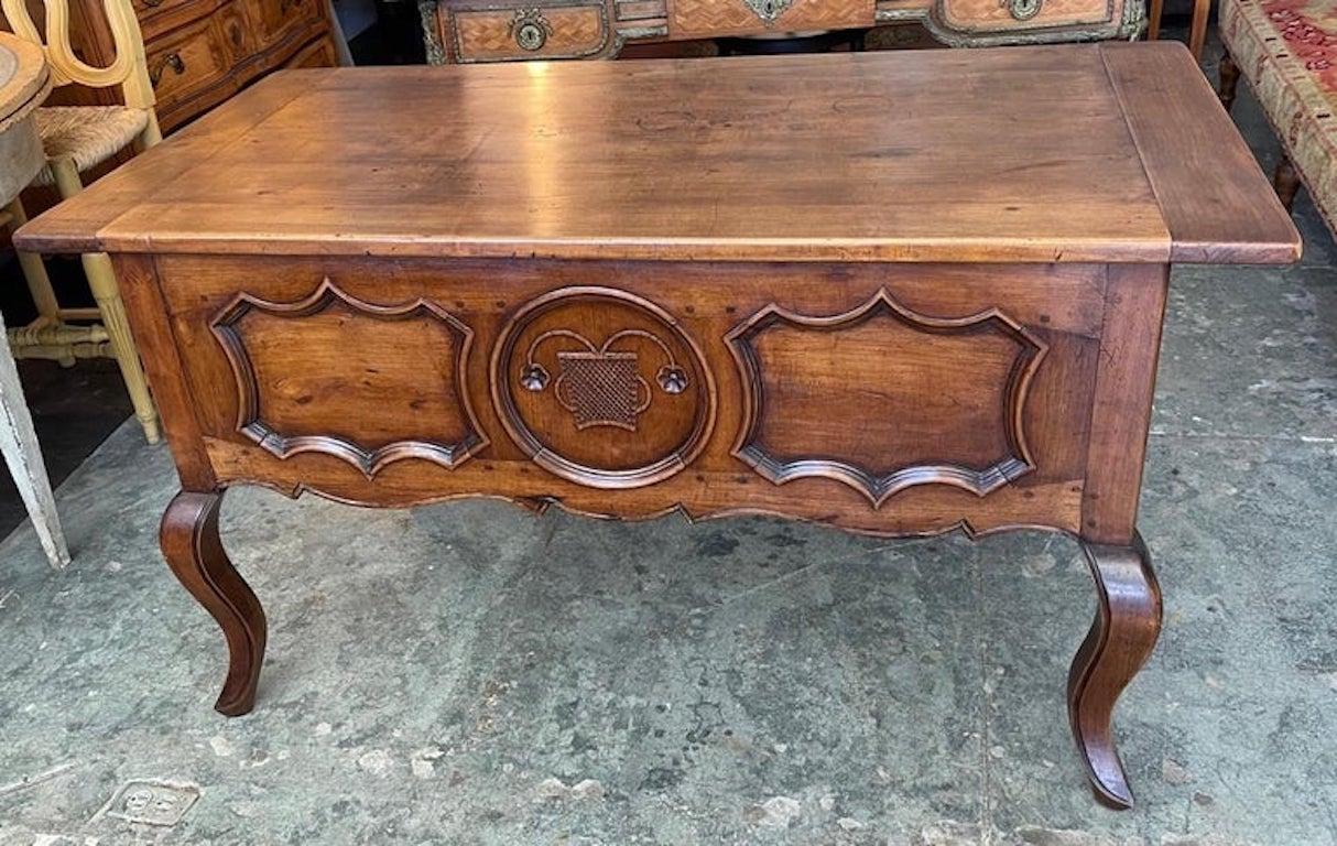 French 19th century Provençal hand-carved walnut knee hole 5 drawer desk with cabriole legs.