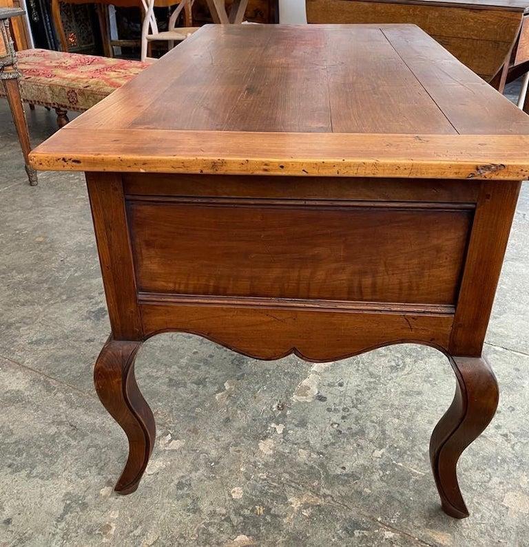 French 19th Century Provençal Hand-Carved Walnut Knee Hole Desk with 5 Drawers For Sale 1