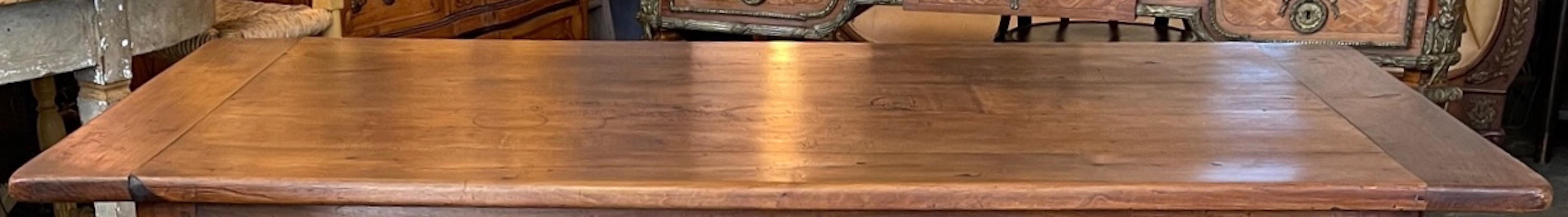 French 19th Century Provençal Walnut Knee Hole Desk with 5 Drawers 10