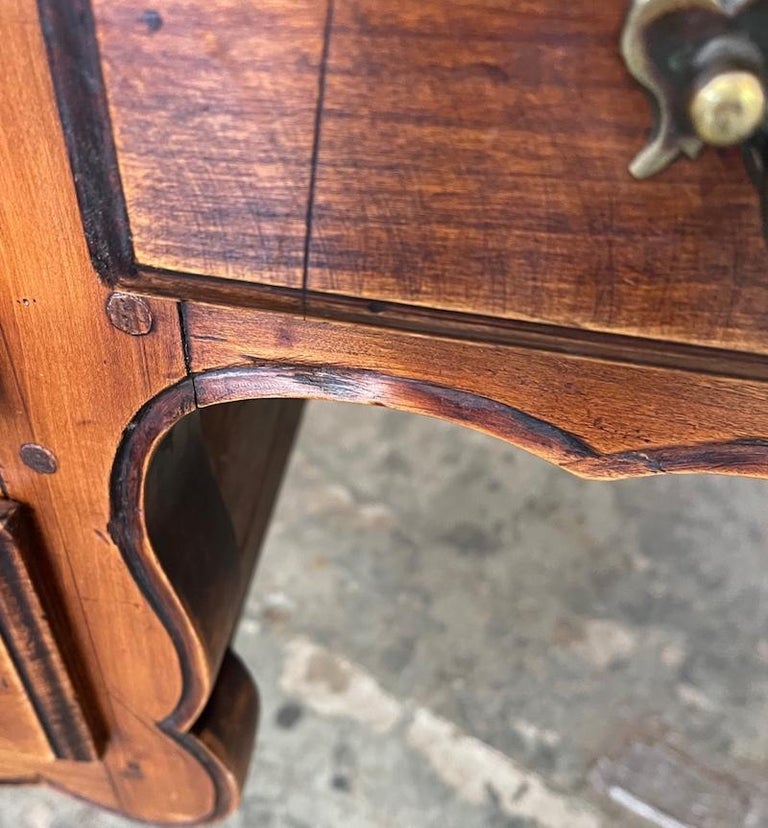 French 19th Century Provençal Walnut Knee Hole Desk with 5 Drawers In Distressed Condition For Sale In Santa Monica, CA