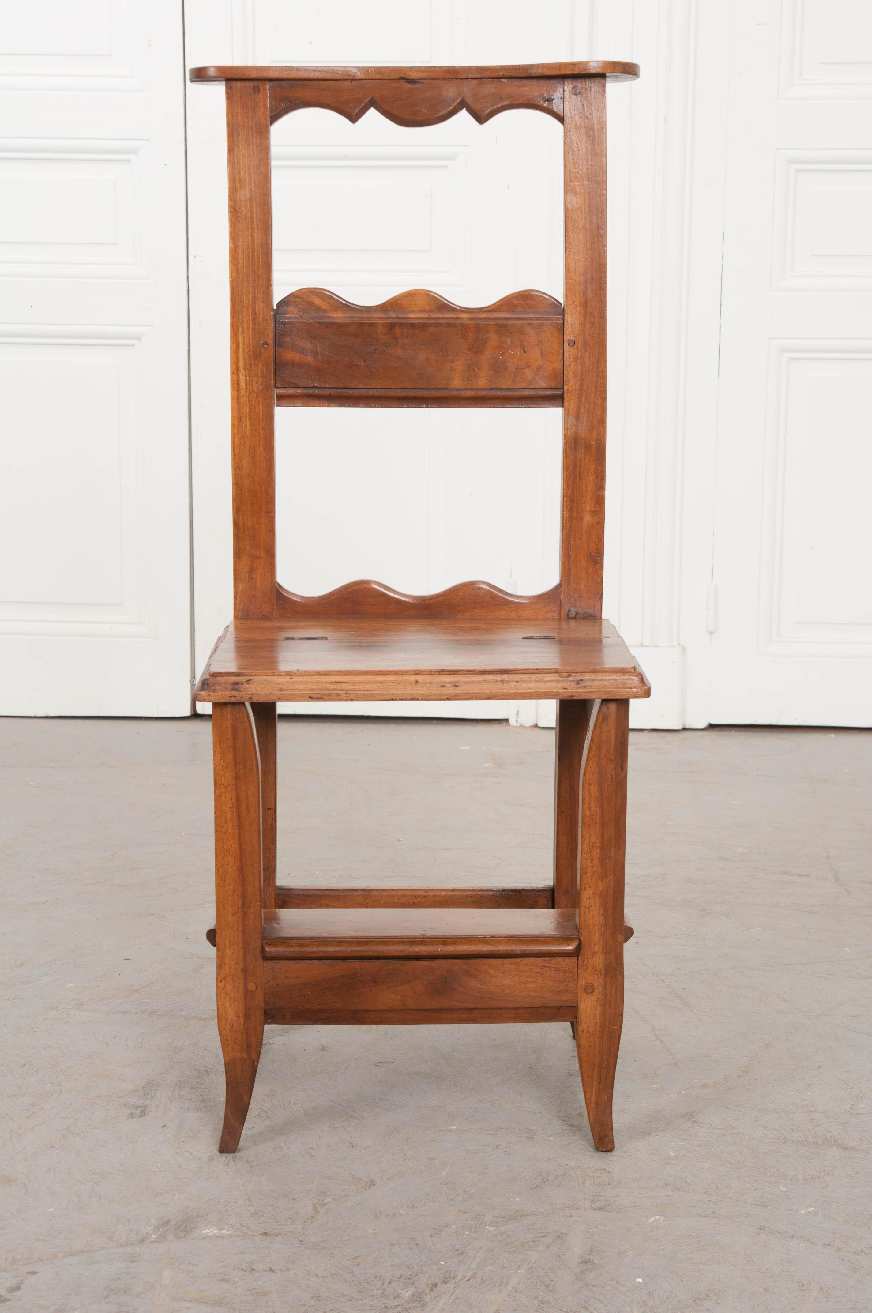 French 19th Century Provincial Walnut Prie-Dieu In Good Condition In Baton Rouge, LA