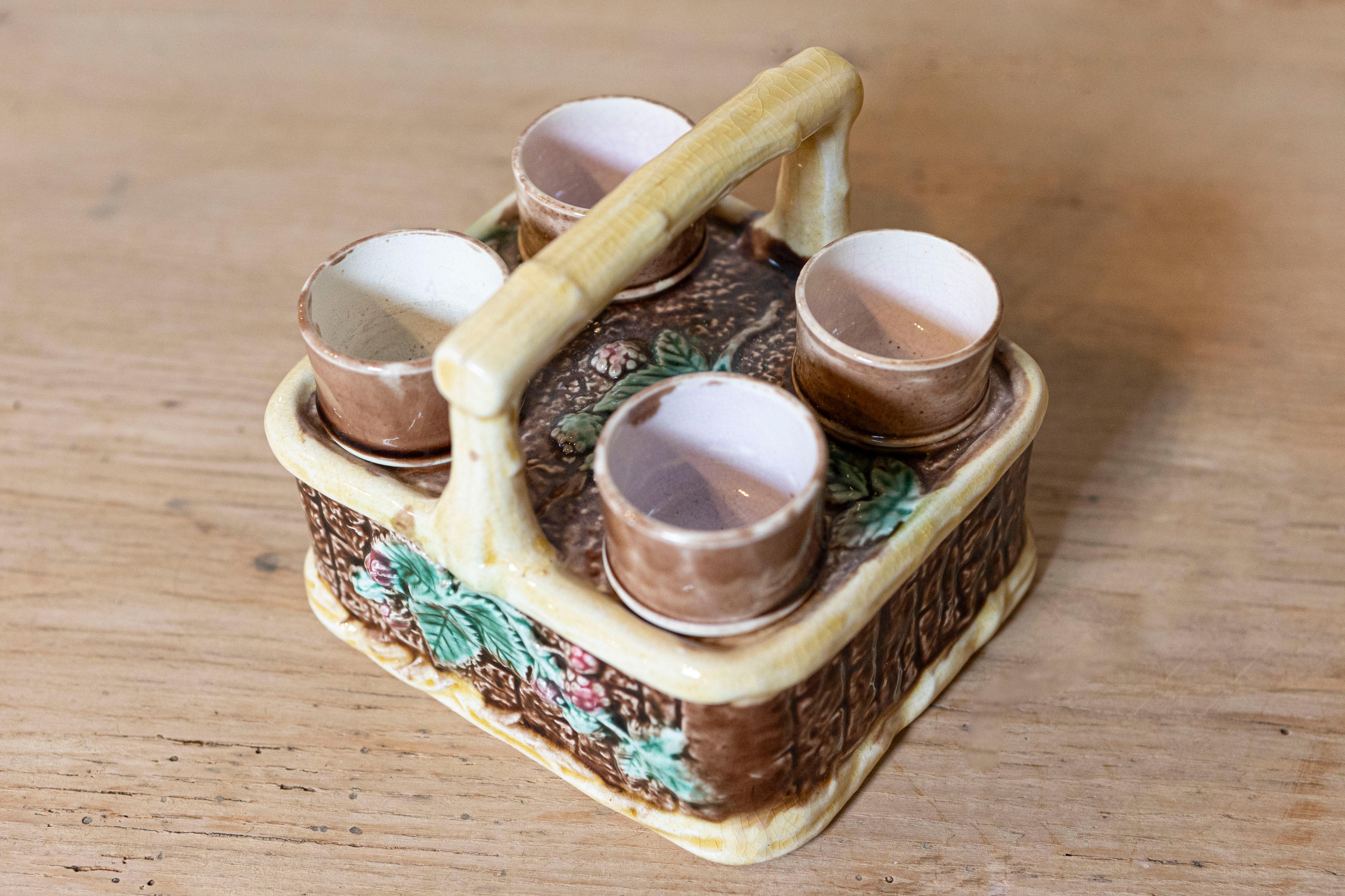 Juego de Té Raro Francés del Siglo XIX con Cesta de Mayólica Adornada con Follaje en venta 2