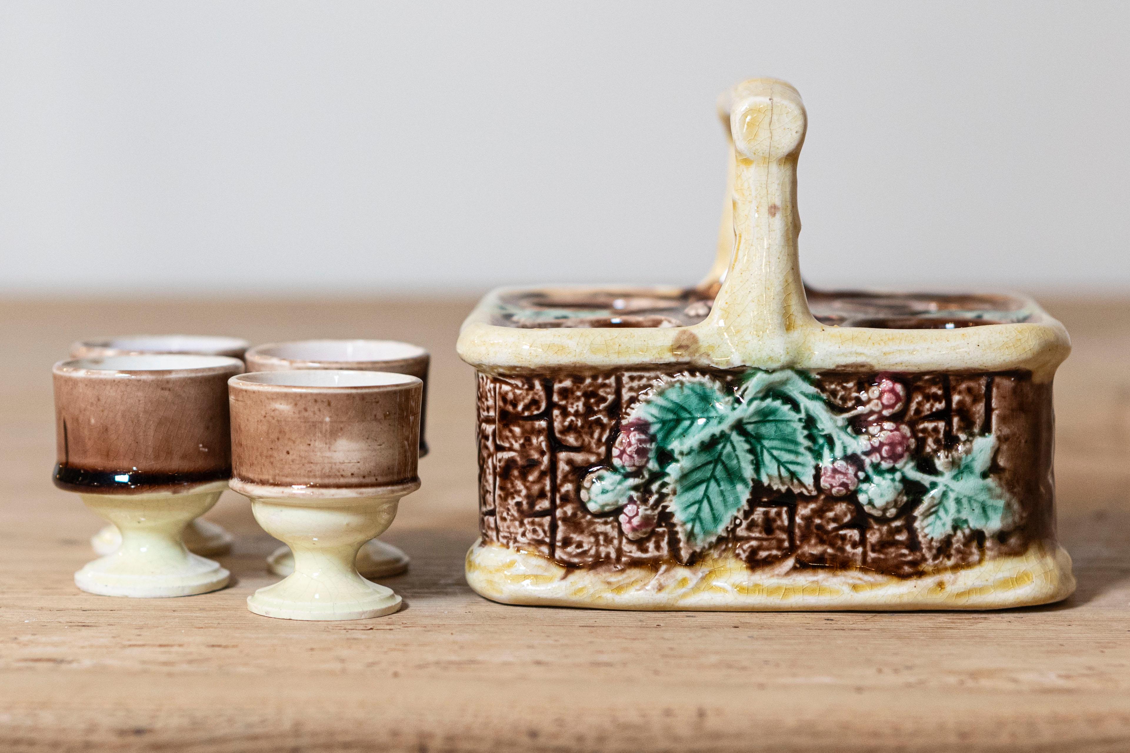 Juego de Té Raro Francés del Siglo XIX con Cesta de Mayólica Adornada con Follaje siglo XIX en venta