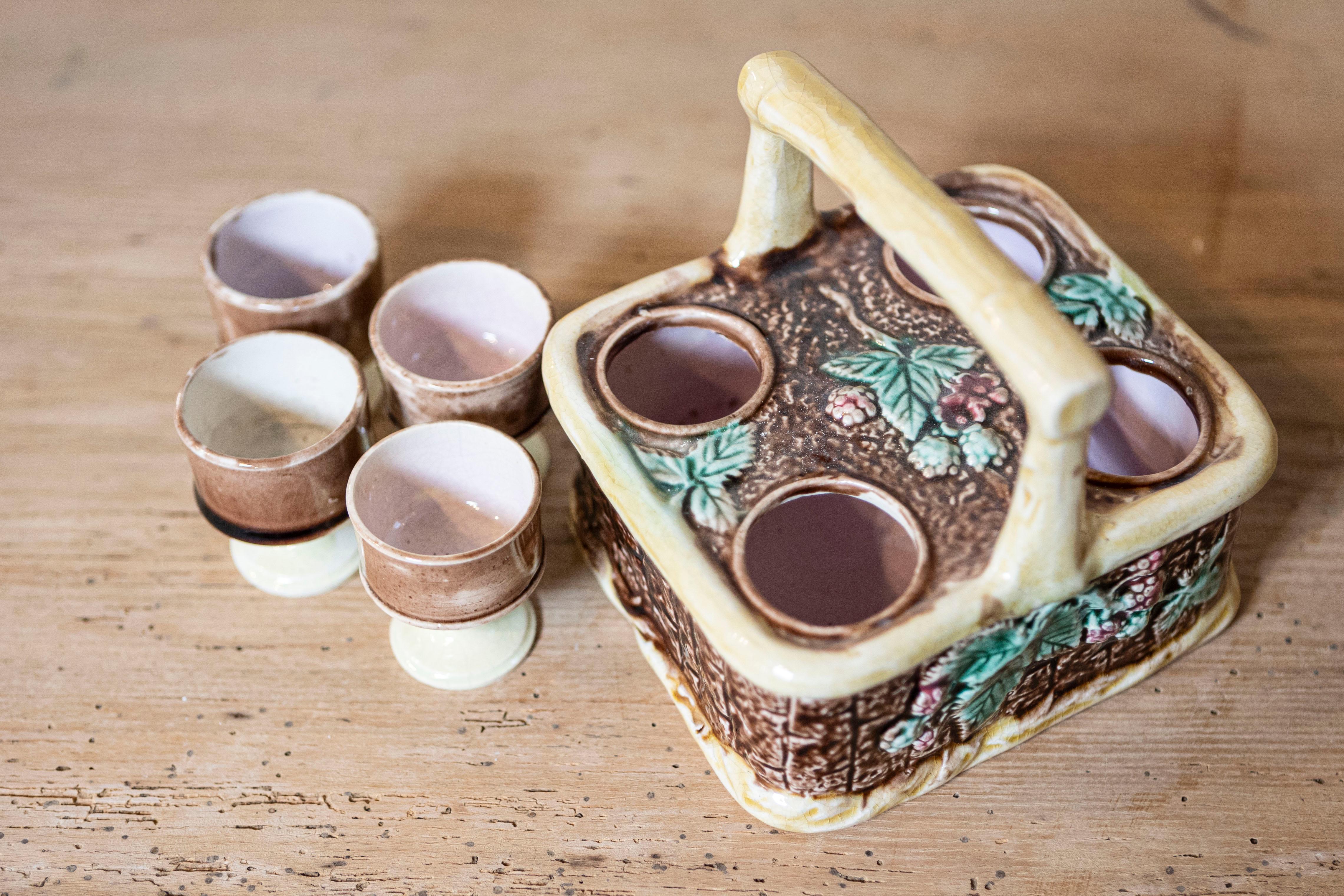 Juego de Té Raro Francés del Siglo XIX con Cesta de Mayólica Adornada con Follaje en venta 1