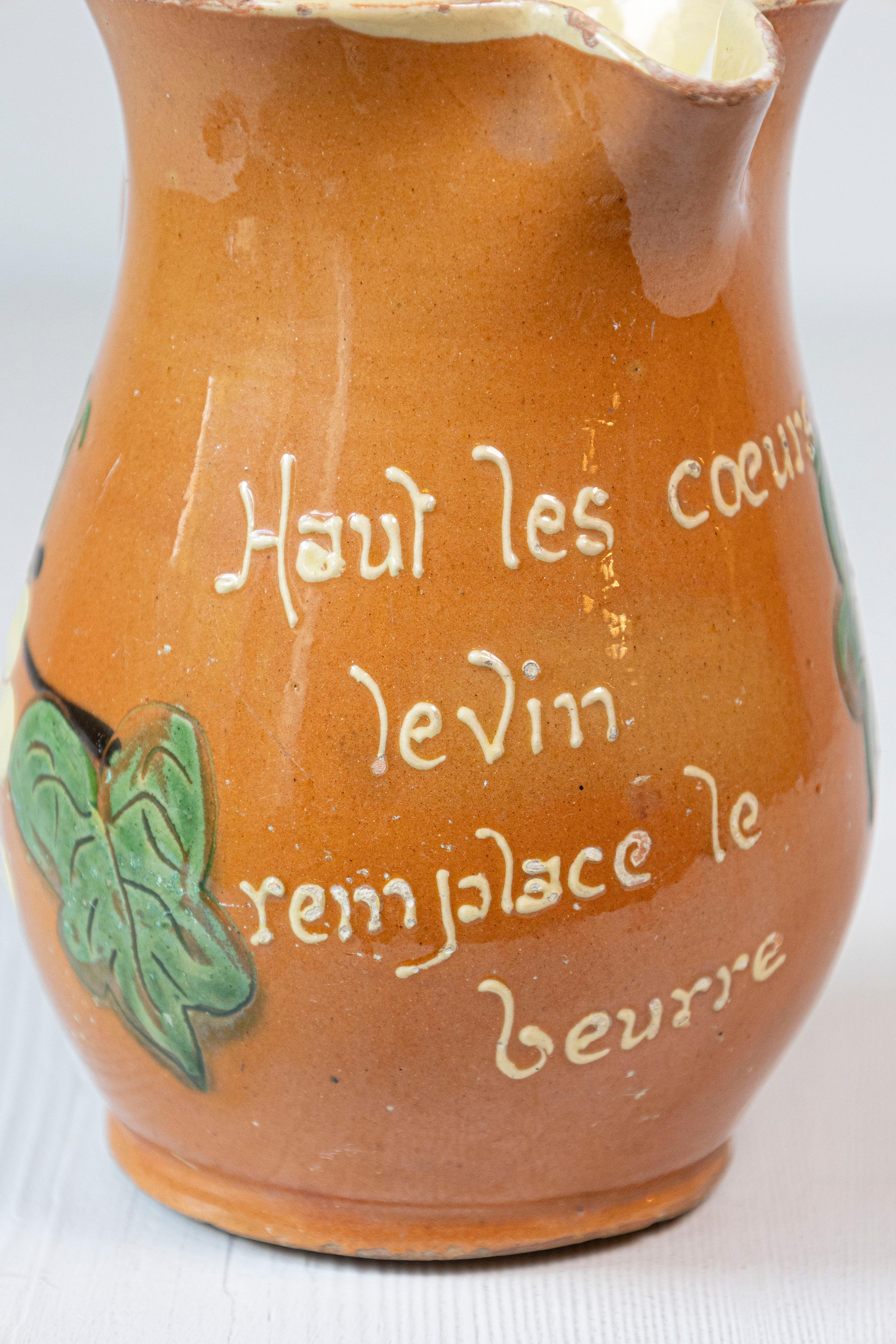 Jarra de vino de loza roja francesa del siglo XIX con vidriado naranja, crema y verde Alfarería en venta