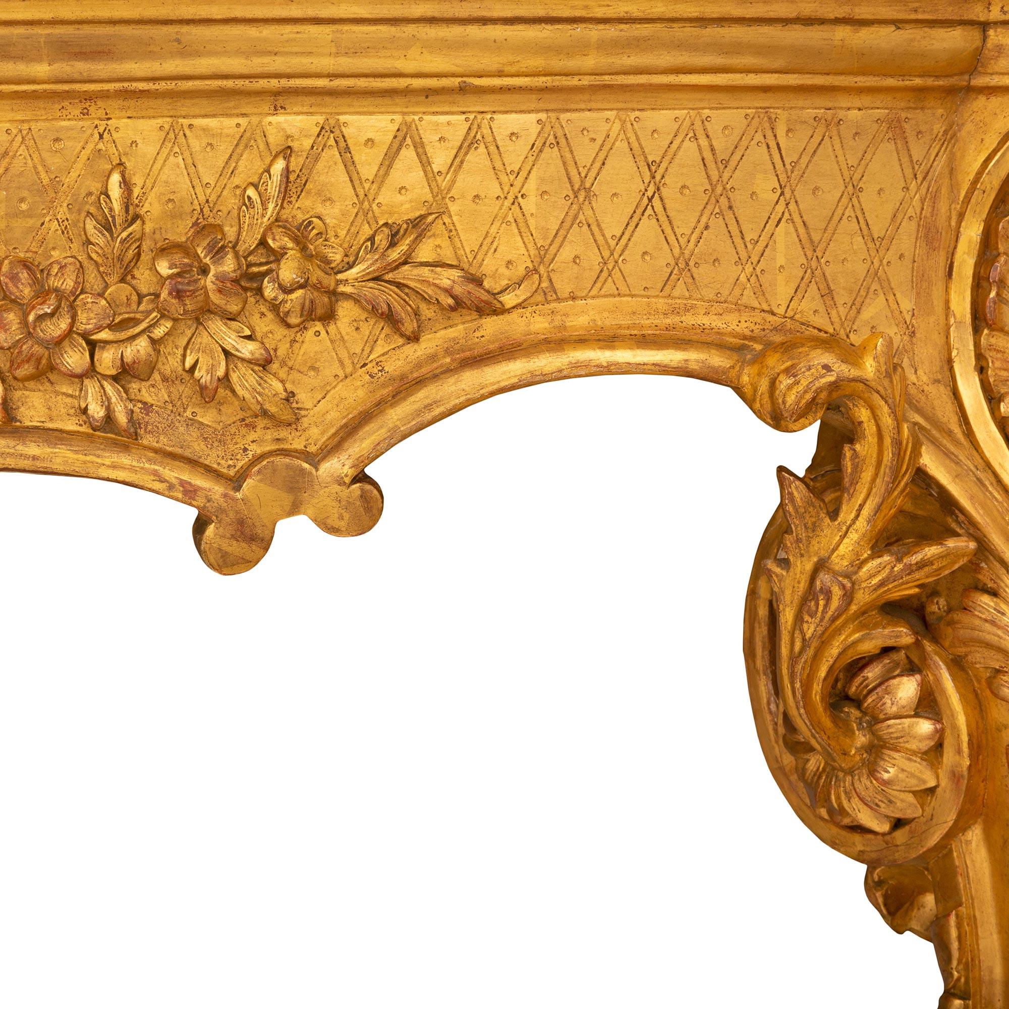 Marbre Console Régence française du 19ème siècle en bois doré et marbre de Carrare blanc en vente