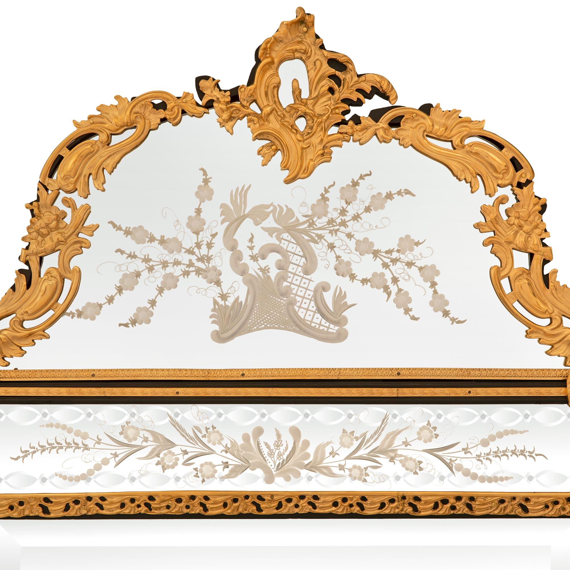 Espejo francés de ébano y ormolu de la época de Napoleón III de la Regencia del siglo XIX en Bueno estado para la venta en West Palm Beach, FL