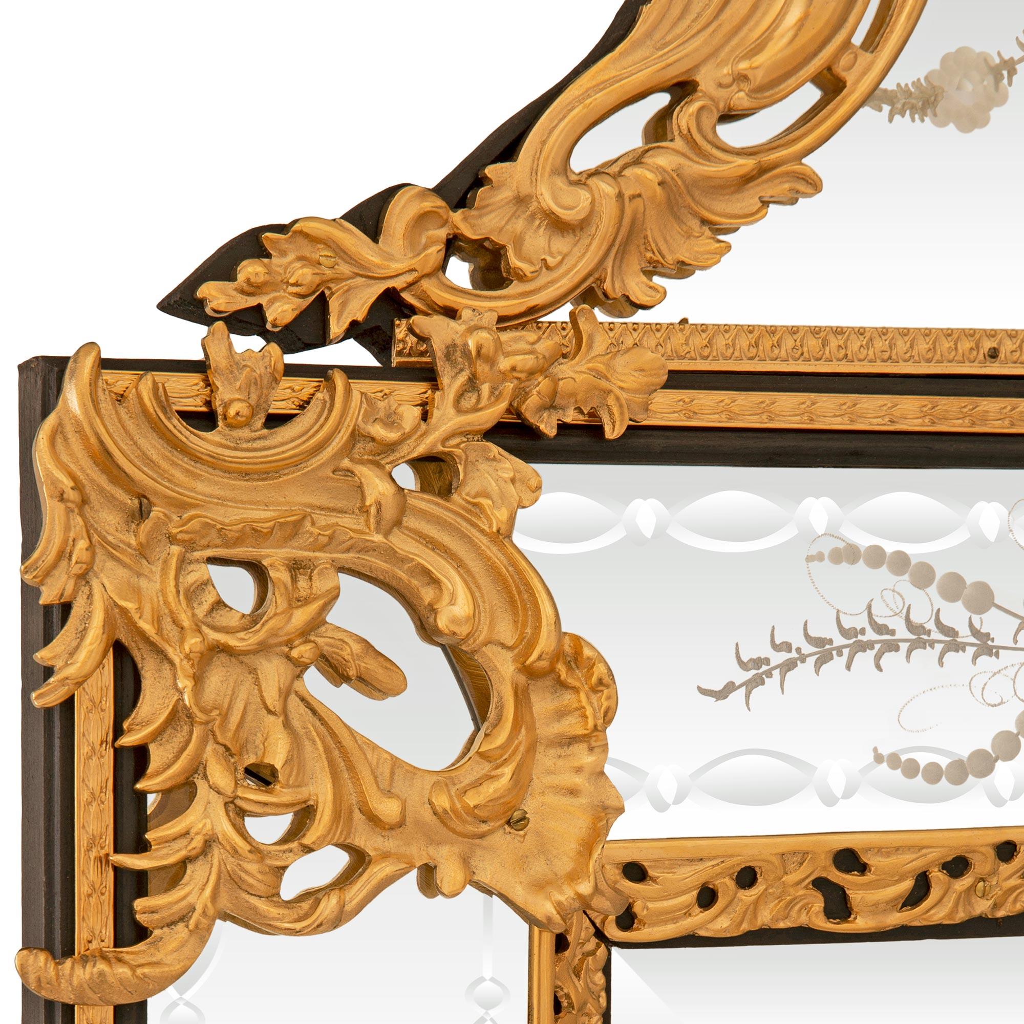 Espejo francés de ébano y ormolu de la época de Napoleón III de la Regencia del siglo XIX Ormolú en venta