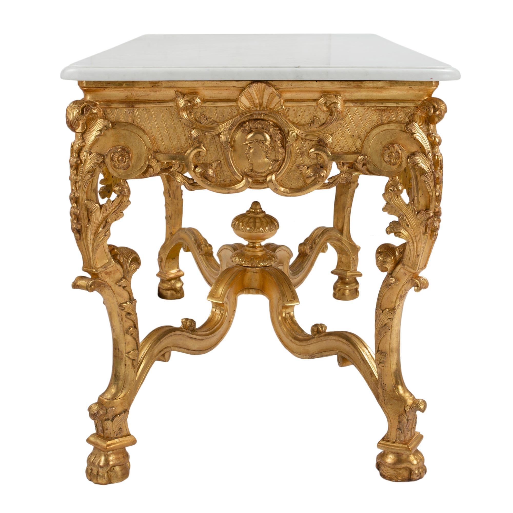 Mitteltisch aus vergoldetem Holz und Carrara-Marmor im Regency-Stil des 19. Jahrhunderts im Zustand „Gut“ im Angebot in West Palm Beach, FL