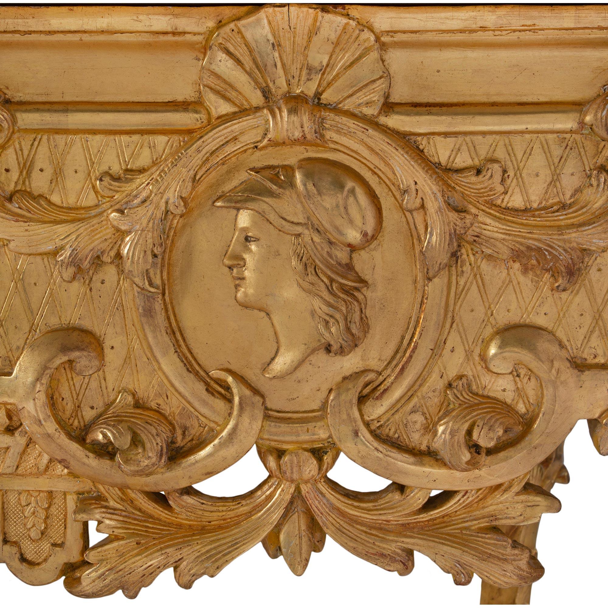 Mitteltisch aus vergoldetem Holz und Carrara-Marmor im Regency-Stil des 19. Jahrhunderts im Angebot 1