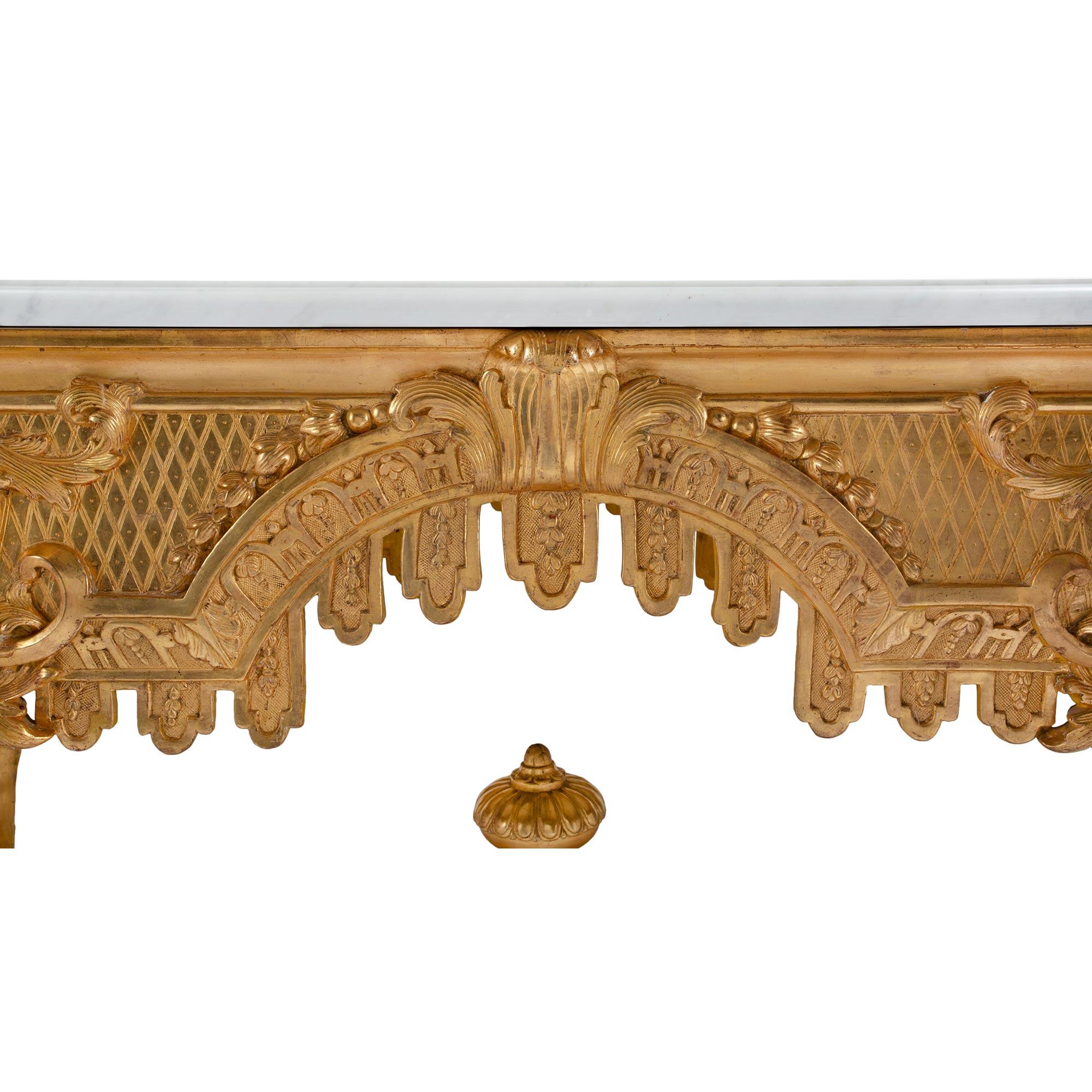 Mitteltisch aus vergoldetem Holz und Carrara-Marmor im Regency-Stil des 19. Jahrhunderts im Angebot 3