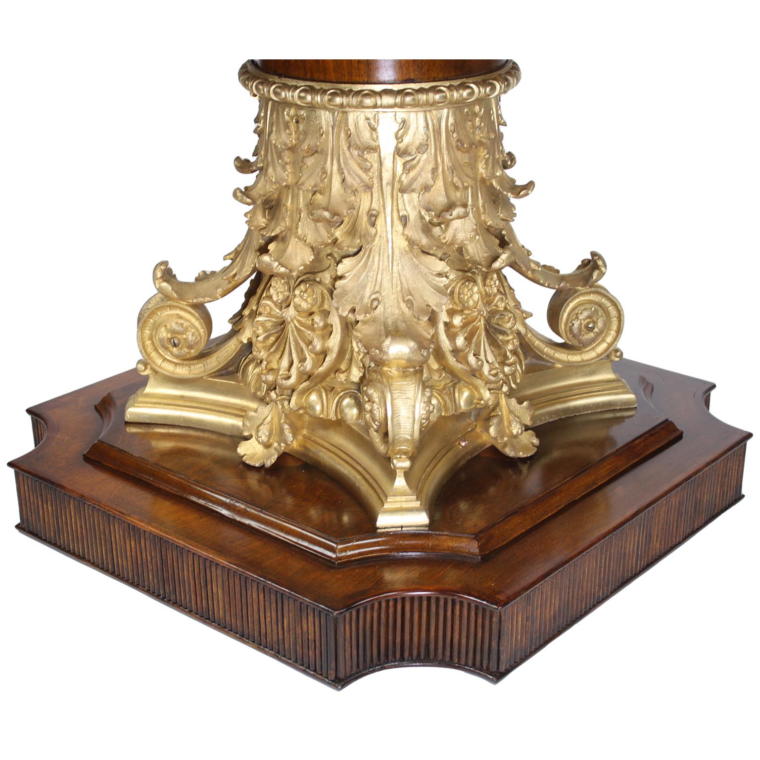 Doré Table basse française de style néo-Renaissance du XIXe siècle en bronze doré et noyer en vente