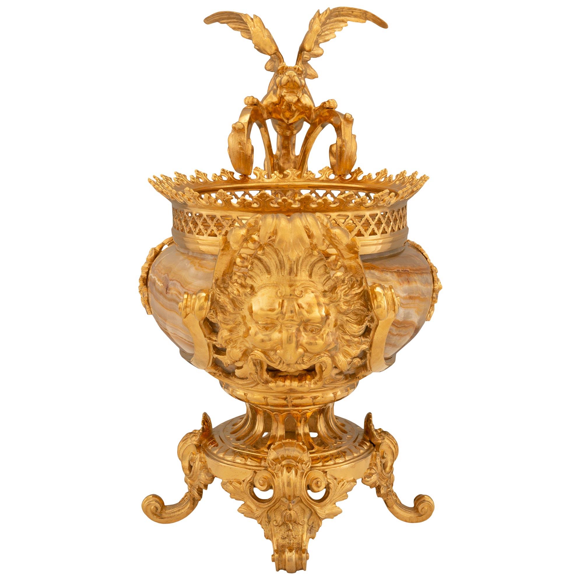 French 19th Century Renaissance St. Alabastro Marble and Ormolu Centerpiece For Sale 2