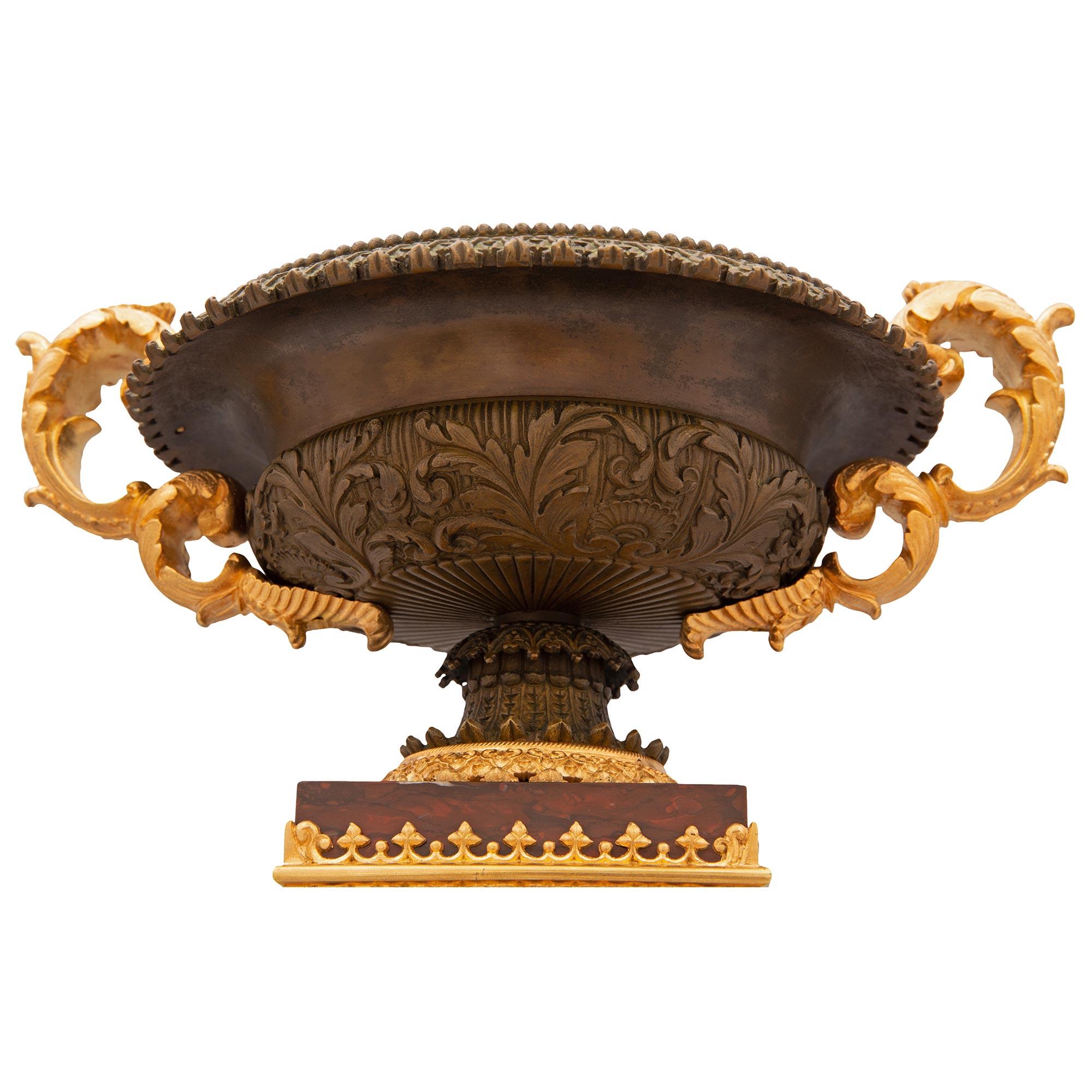 Französisches Renaissance-Set aus Bronze, Marmor und Goldbronze des 19. Jahrhunderts im Angebot 7
