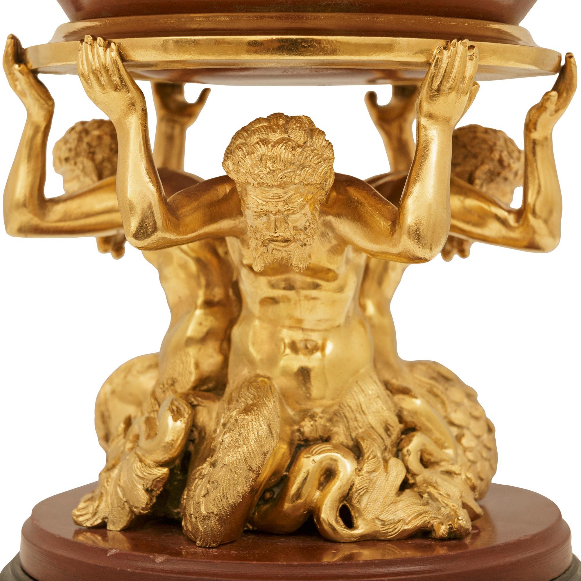 Französisch 19. Jahrhundert Renaissance st. Marmor und Ormolu Mittelstück (Goldbronze) im Angebot