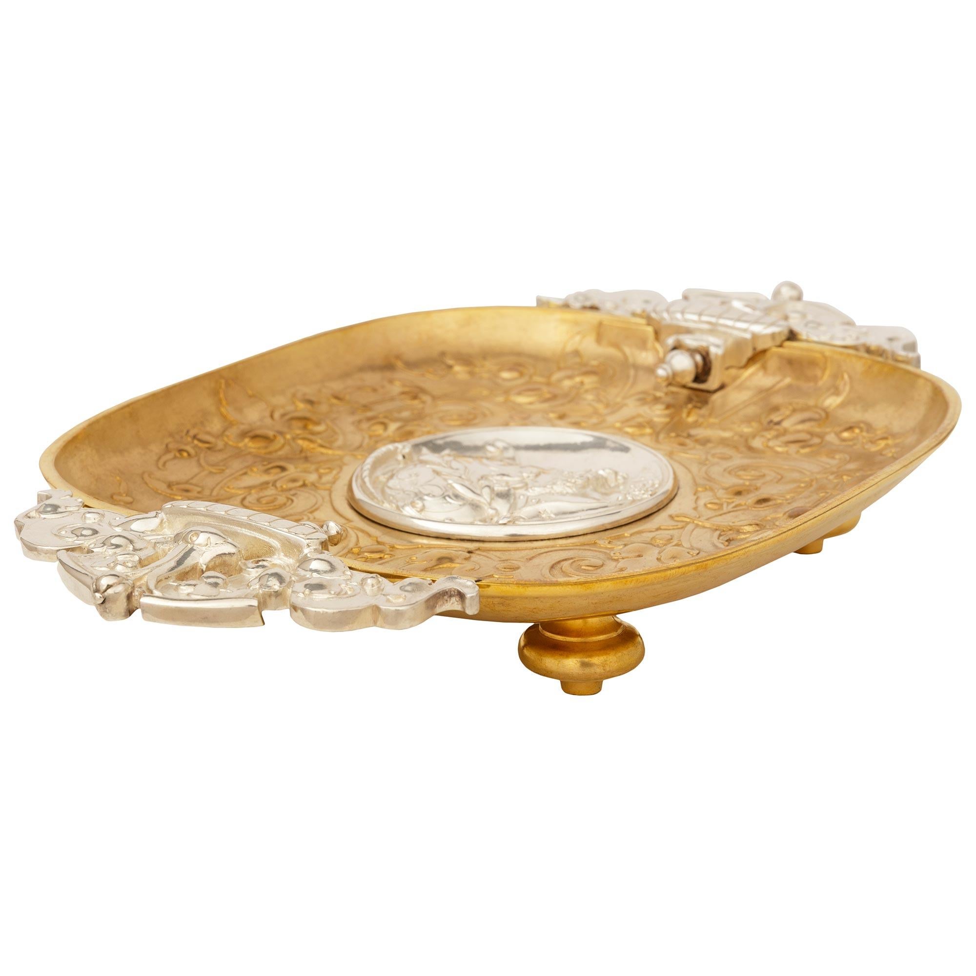 Français French 19th century Renaissance st. Ormolu and Silvered Bronze tray/centerpiece en vente